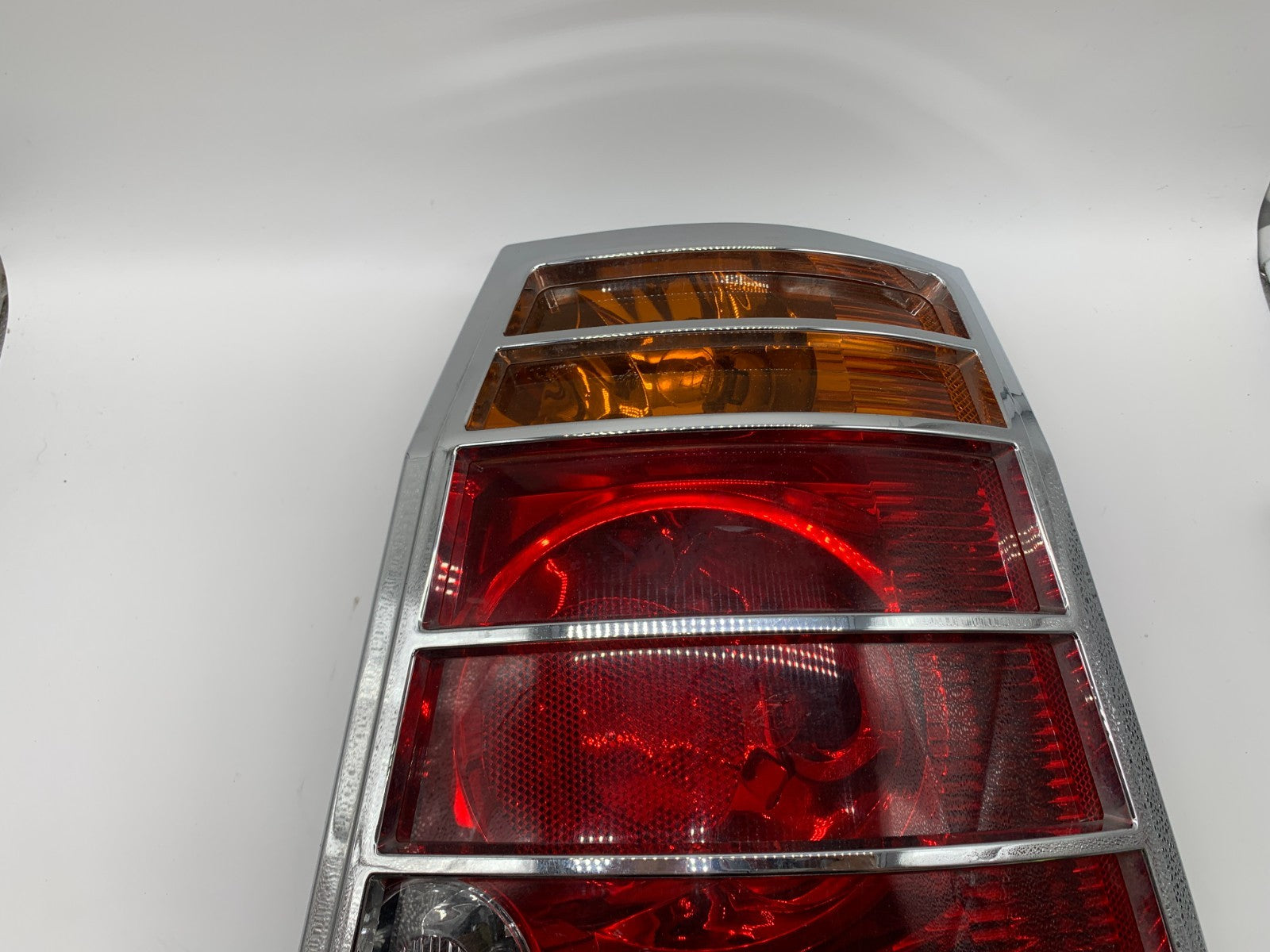 2004-2008 Chrysler Pacifica Passenger Side Tail Light Taillight OEM B03B56024