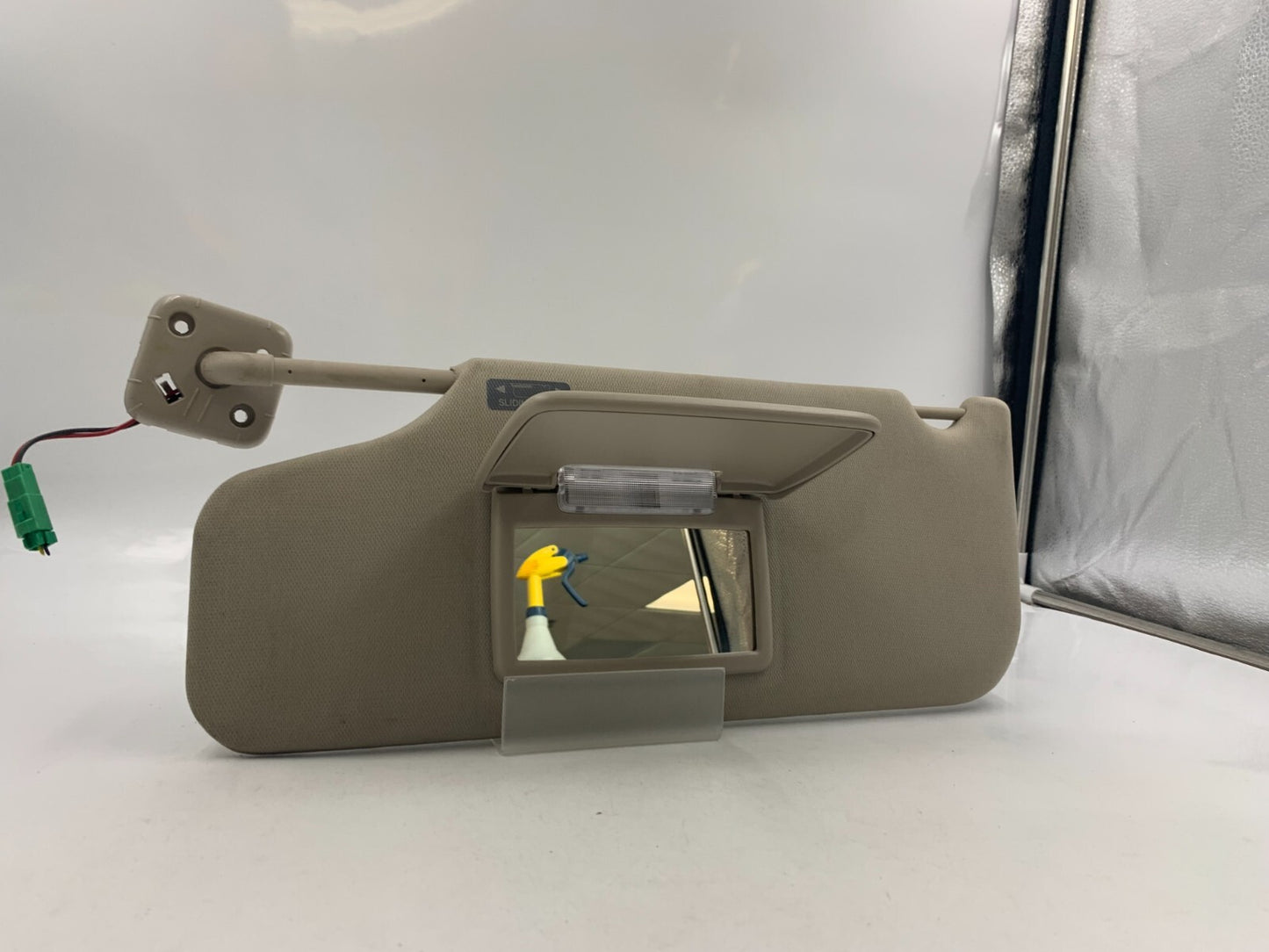 2010-2011 Ford Taurus Driver Side Sun Visor Sunvisor Gray Illuminated E03B63004