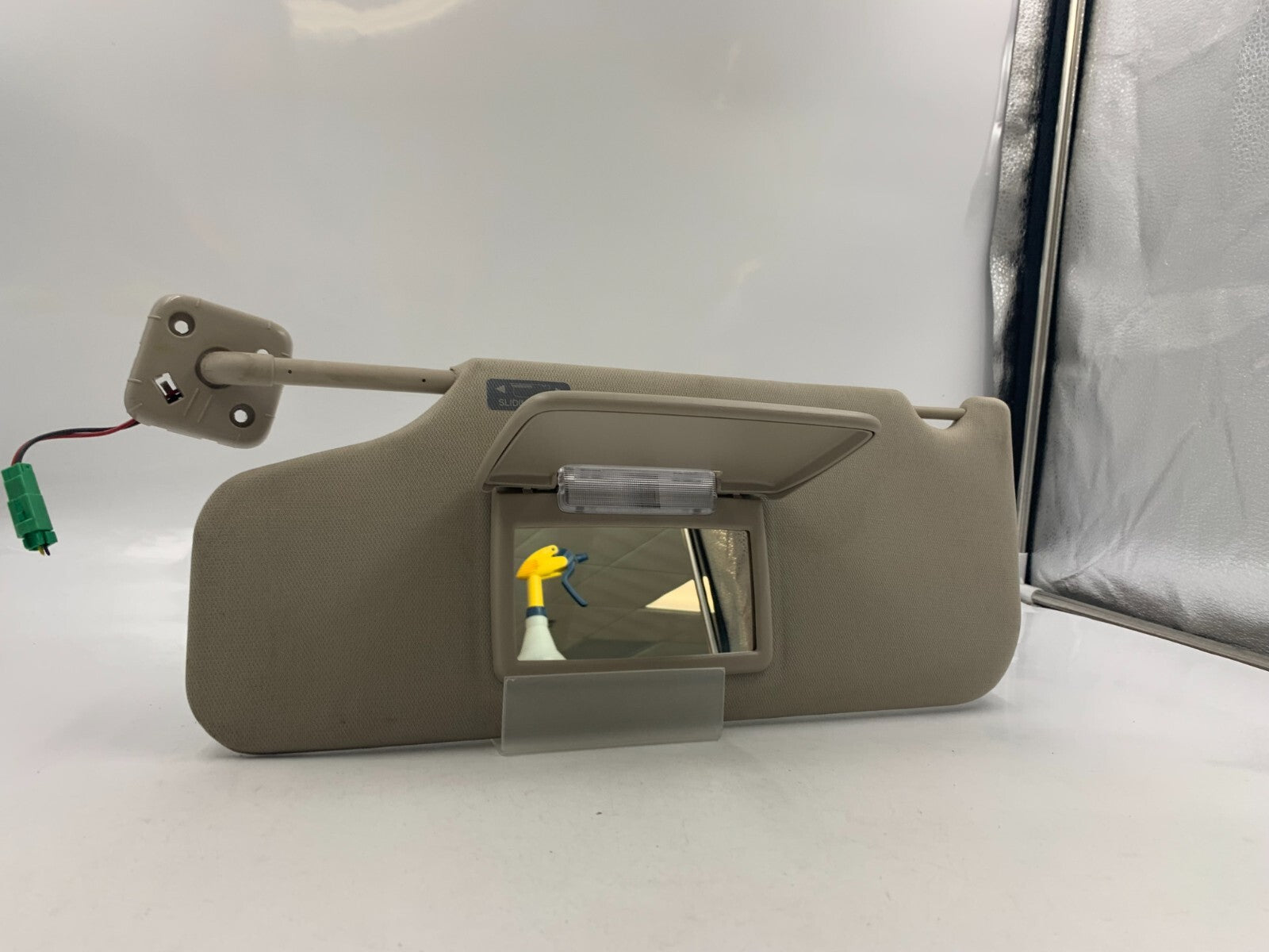 2010-2011 Ford Taurus Driver Side Sun Visor Sunvisor Gray Illuminated E03B63004