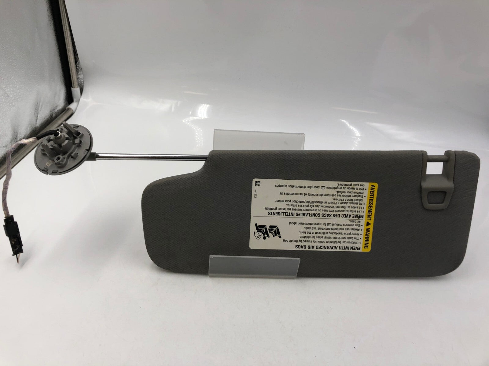 2020-2022 Chevrolet Equinox Passenger Sun Visor Gray Illuminated OEM A03B41056