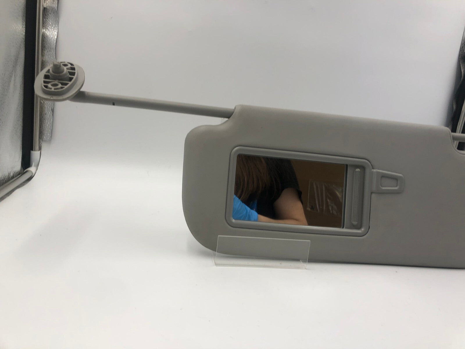 2014-2019 Kia Soul Driver Sun Visor Gray Illuminated OEM E01B18024