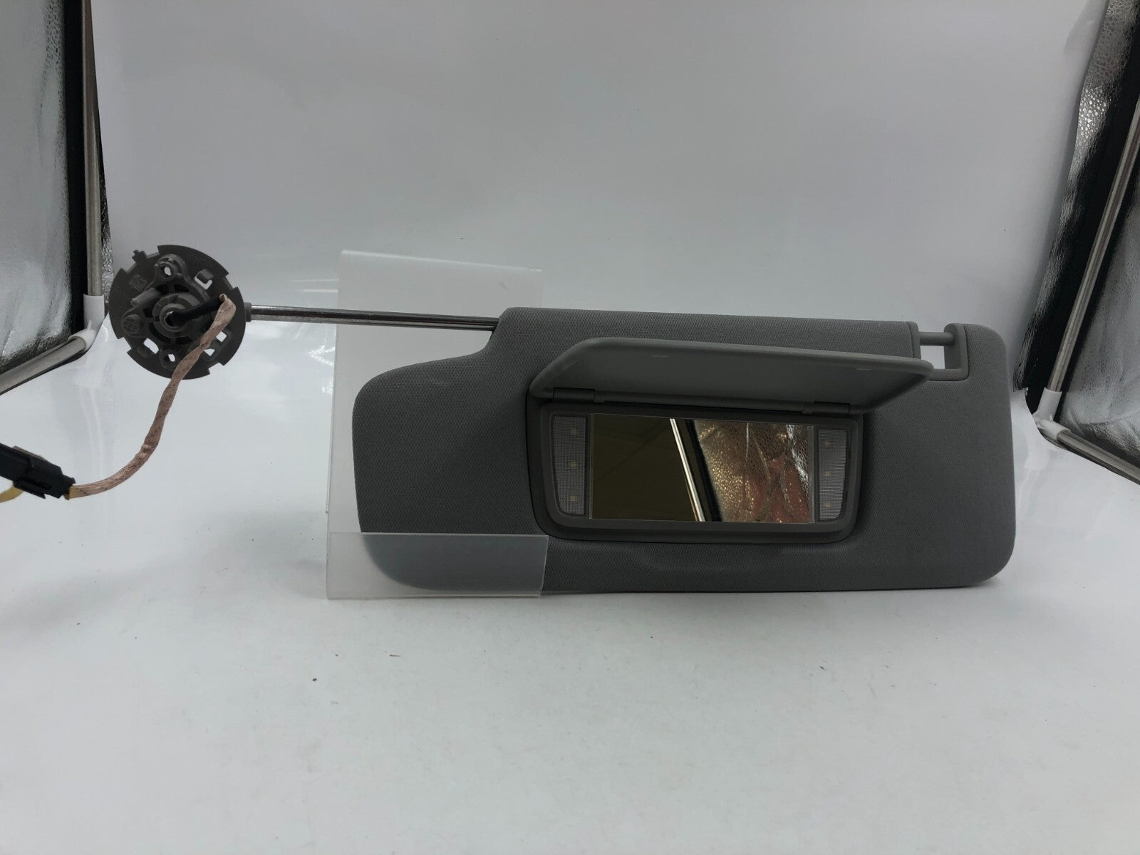 2018-2019 Chevrolet Equinox Driver Sun Visor Gray Illuminated D02B33084