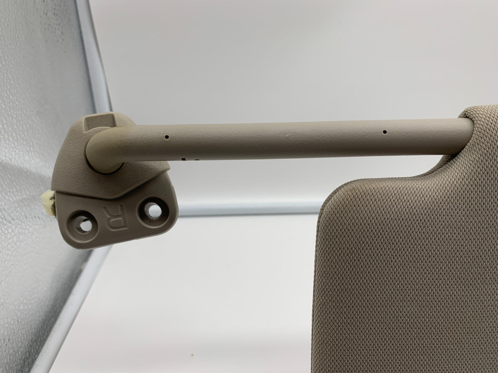 2014-2017 Nissan Rogue Passenger Sun Visor Gray with Illumination OEM