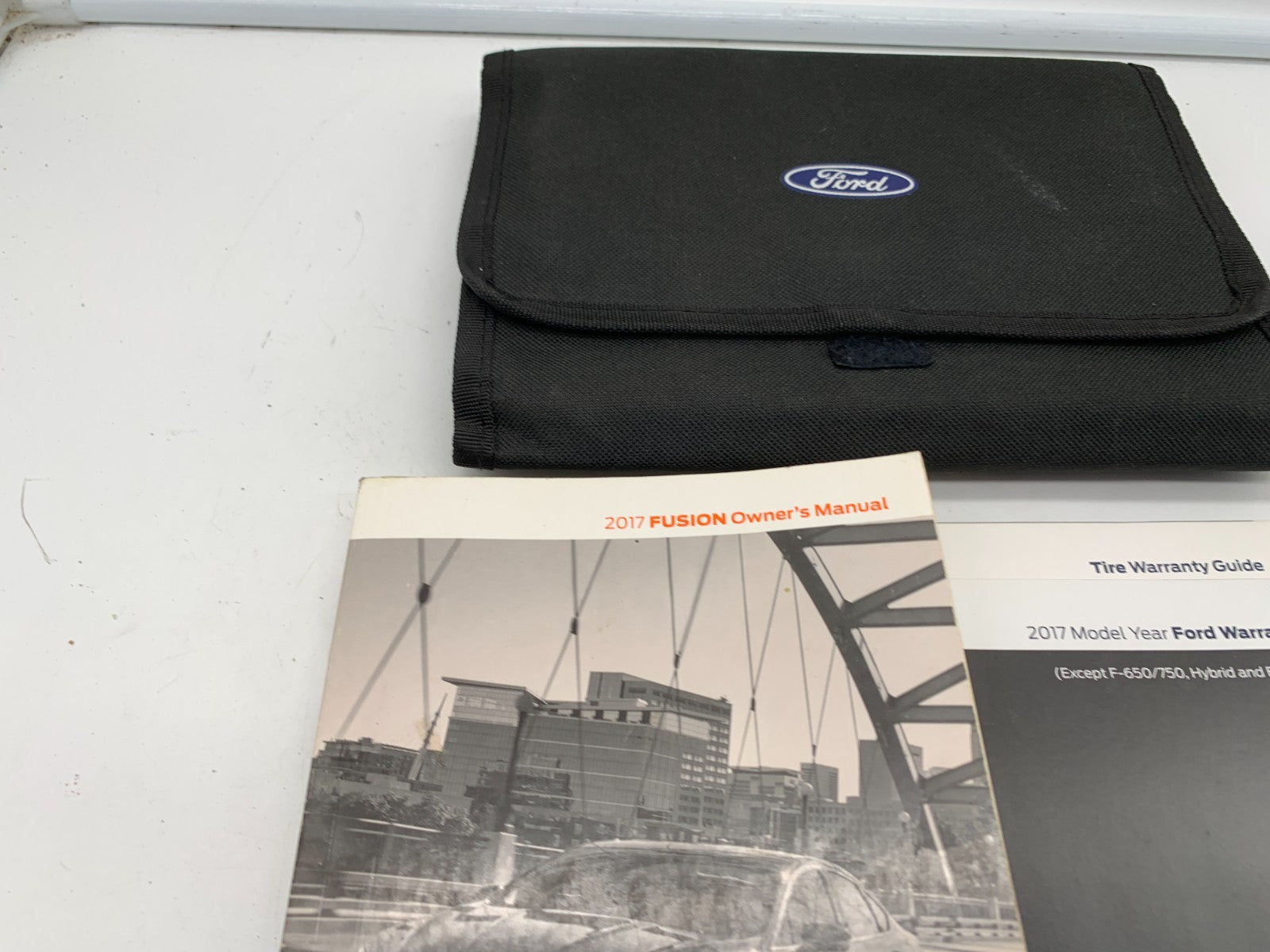 2017 Ford Fusion Owners Manual Set with Case OEM D01B50049