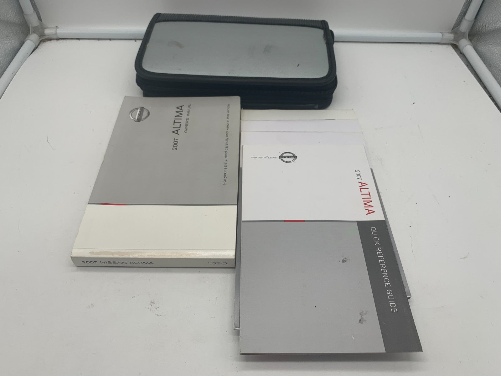 2007 Nissan Altima Owners Manual Set with Case OEM C02B17093
