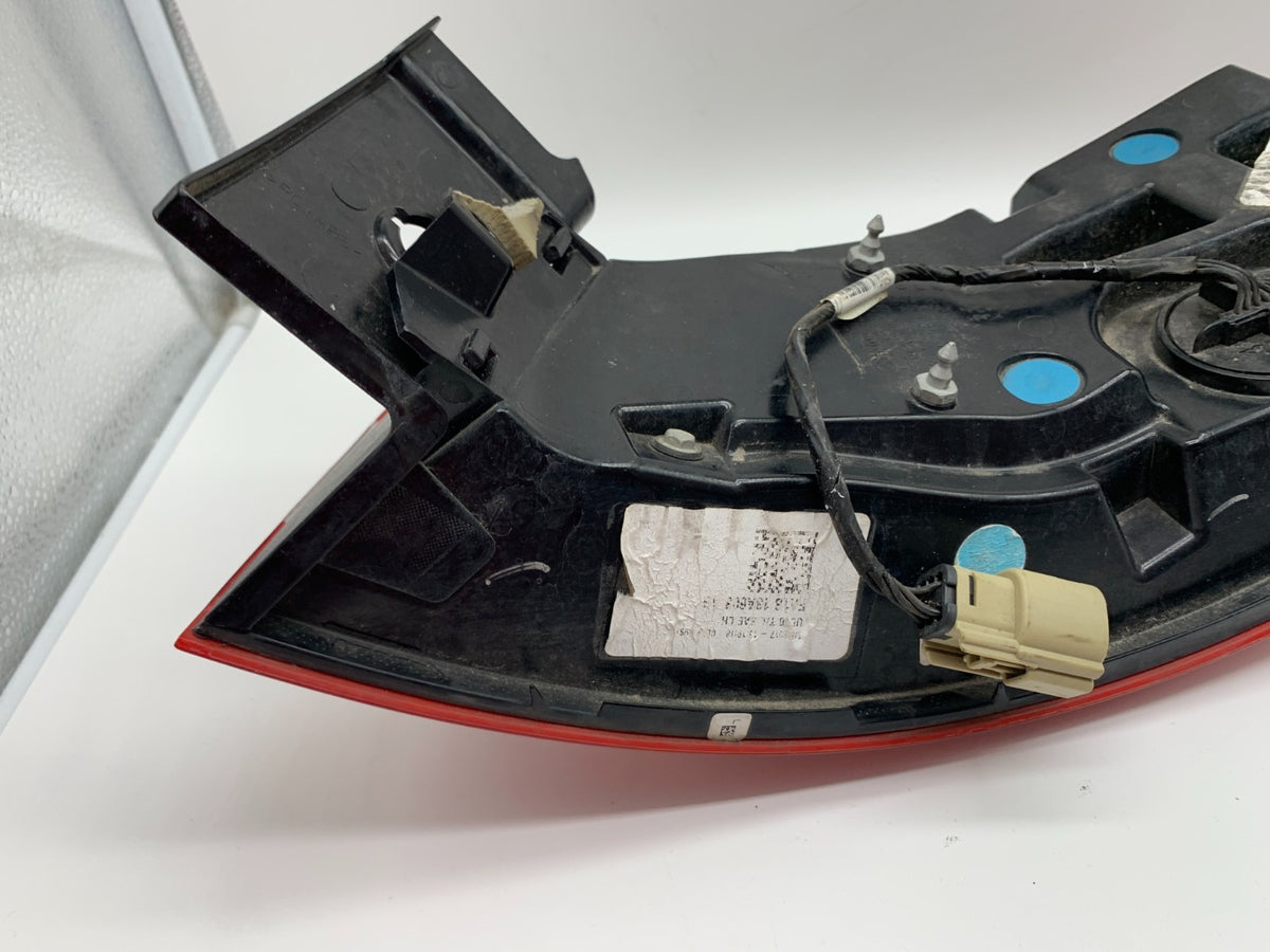 2016-2018 Lincoln MKX Driver Side Tail Light Taillight OEM B03B17008