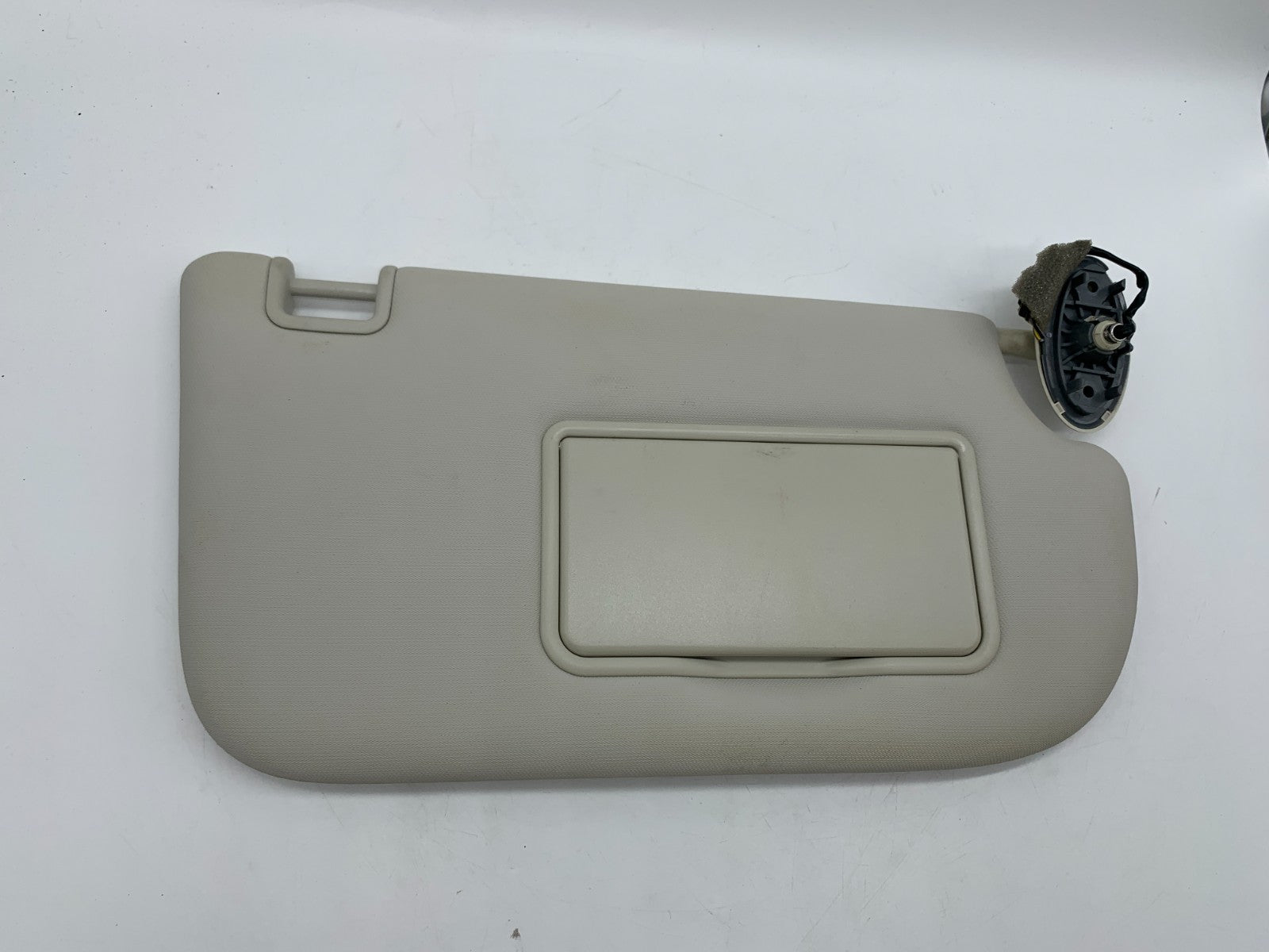 2013-2019 Ford Escape Passenger Sun Visor Ivory Illuminated OEM D01B10039