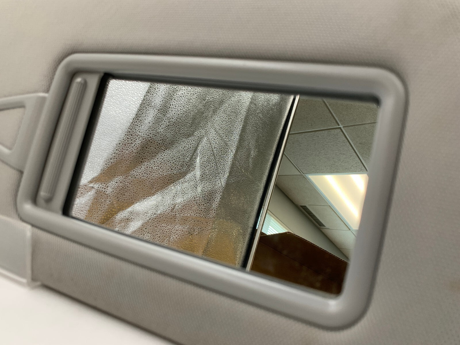 2013-2019 Hyundai Santa Fe Passenger Sun Visor Illuminated Gray OEM D02B45024