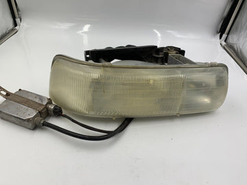 2000-2006 Chevrolet Tahoe Passenger Side Head Light Headlight OEM C03B05042