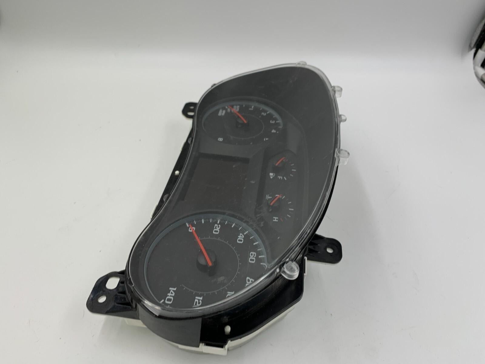 2017-2018 Chevrolet Malibu Speedometer Instrument Cluster 5927 Miles D02B05053