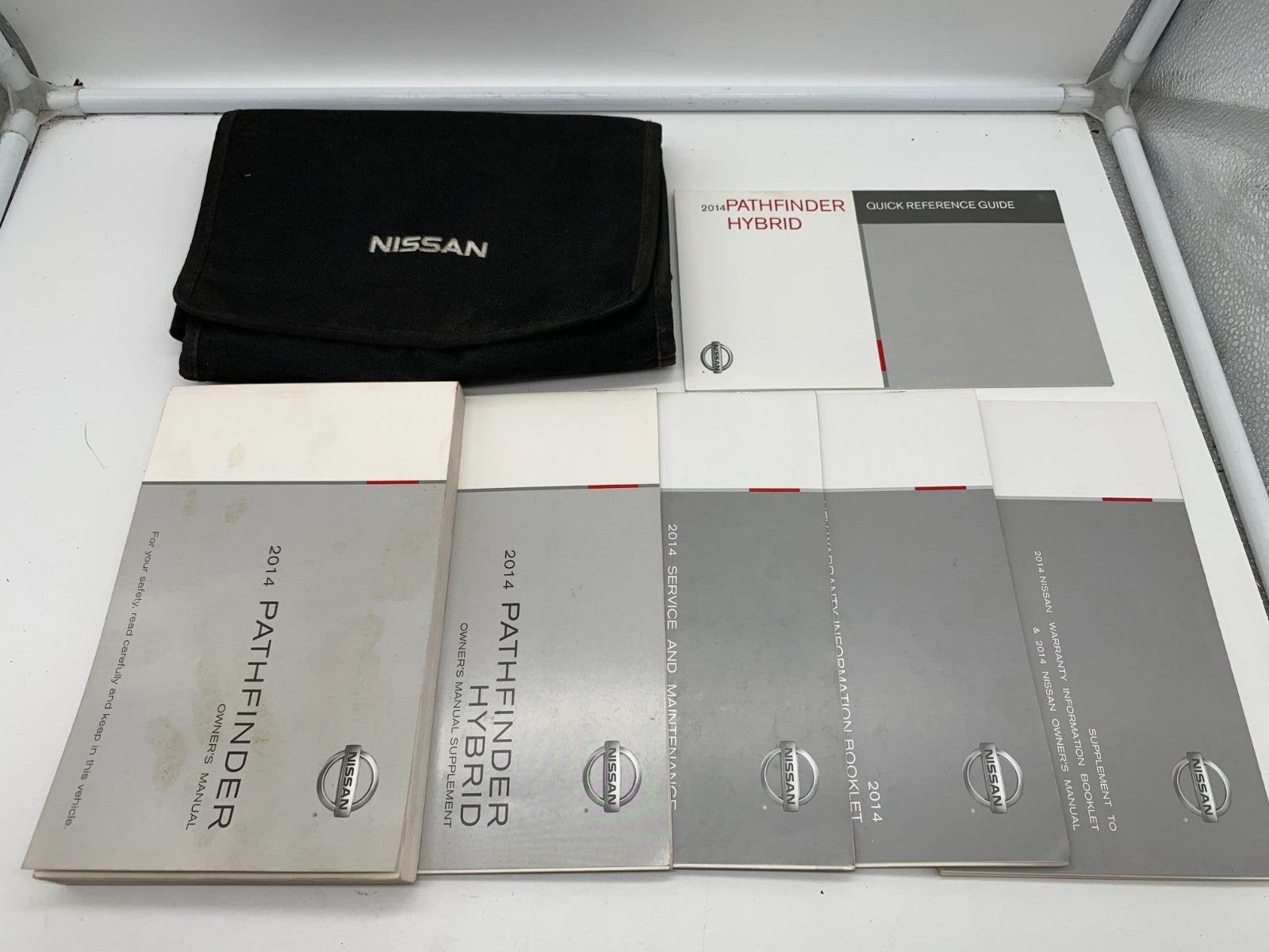 2014 Nissan Pathfinder Owners Manual Set with Case OEM