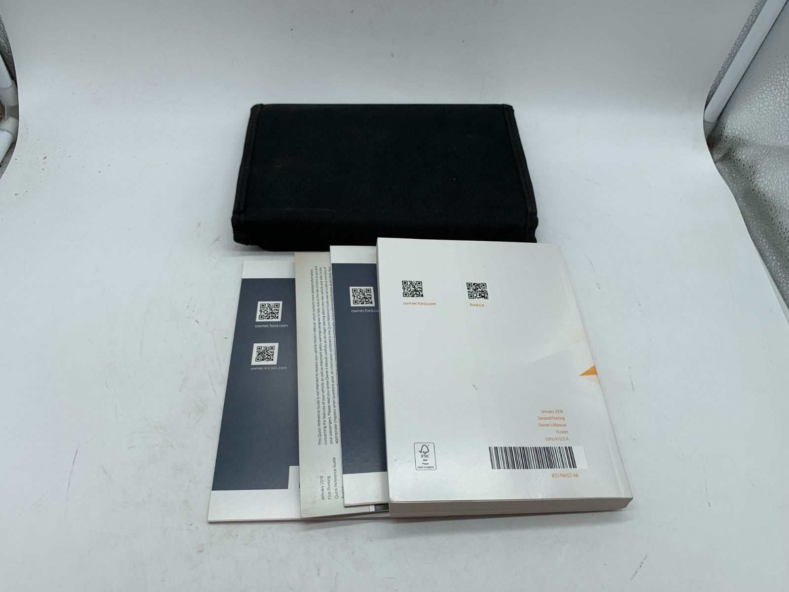 2018 Ford Fusion Owners Manual Set with Case OEM B03B35006