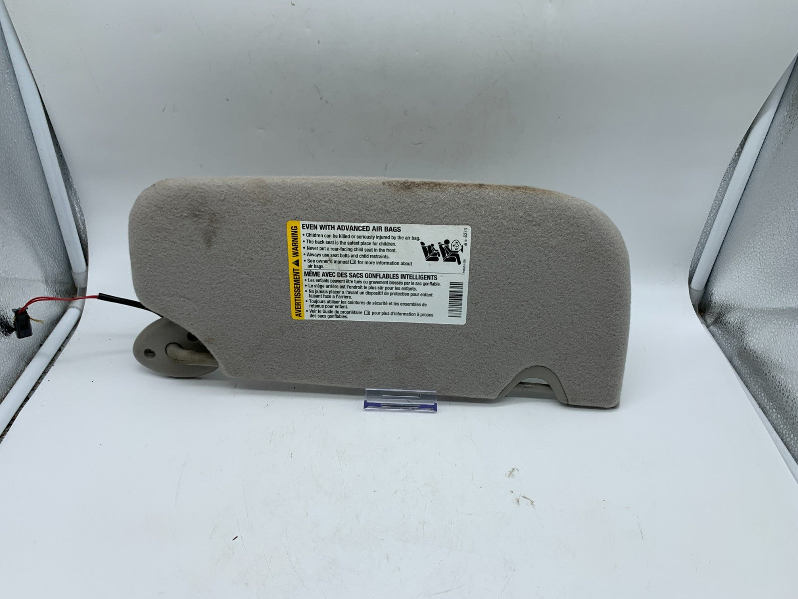 2005-2006 Chevrolet Trailblazer Driver Sun Visor Gray Illuminated OEM A04B41001