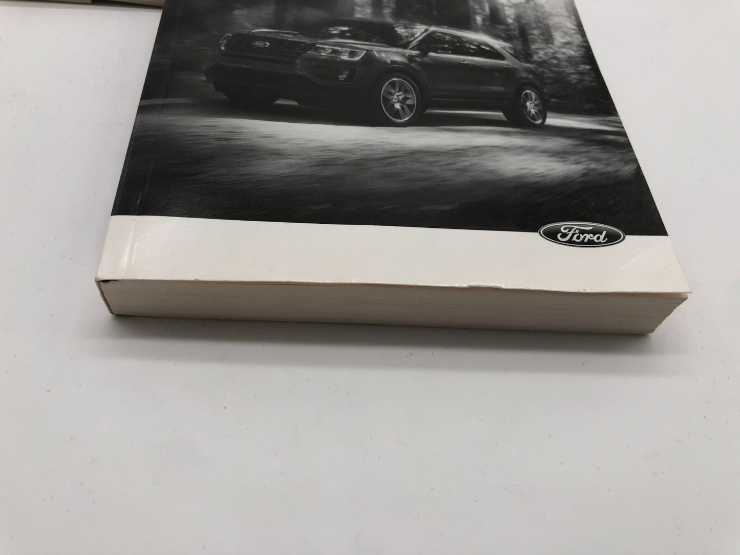 2017 Ford Explorer Owners Manual Set with Case OEM E03B42005