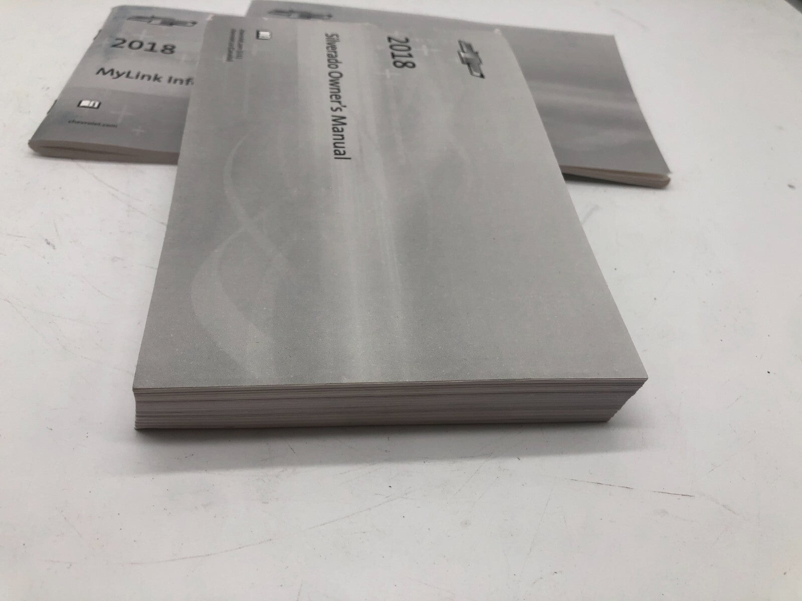 2018 Chevrolet Silverado Owners Manual Set OEM D03B61007