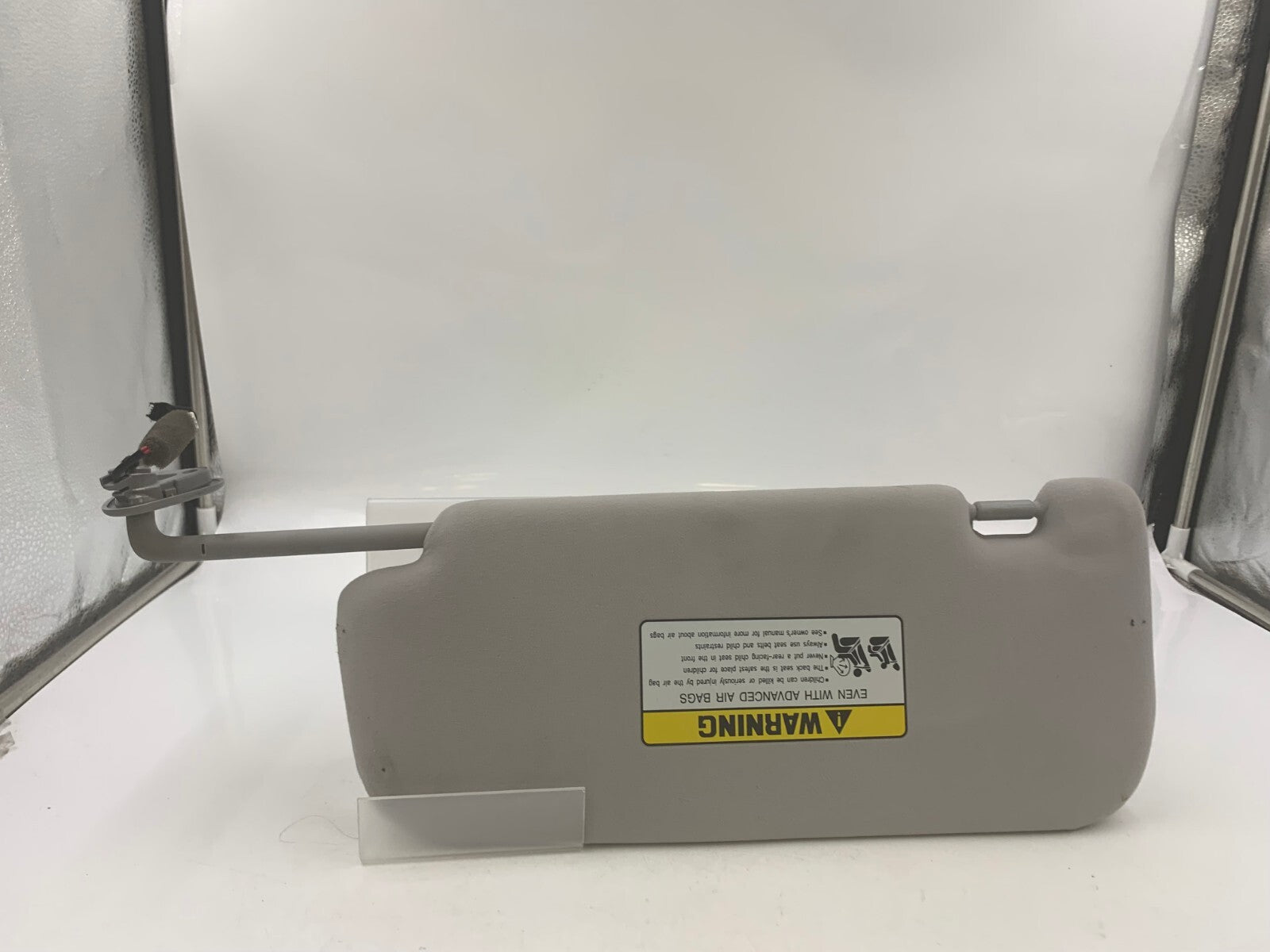 2012-2017 Hyundai Azera Passenger Sun Visor Gray Illuminated OEM C03B02086