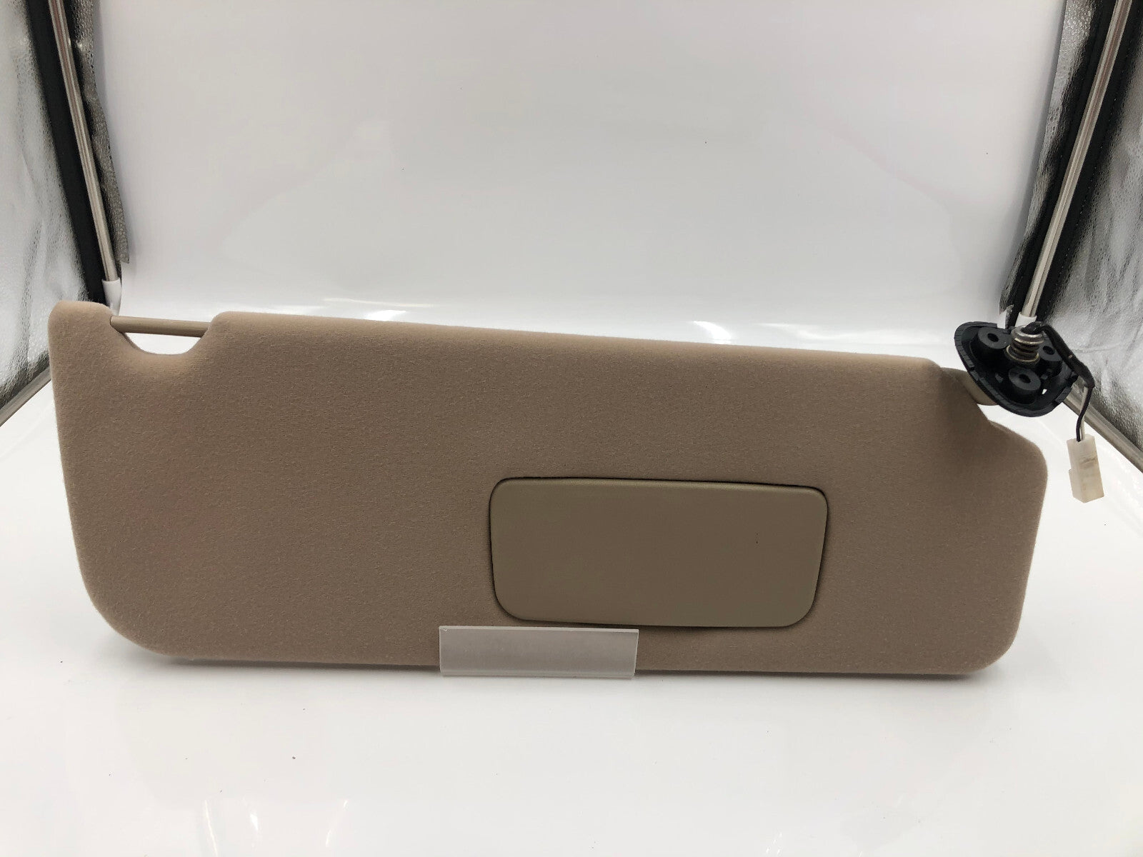 2005-2010 Toyota Sienna Passenger Sun Visor Tan Illuminated OEM D02B65001