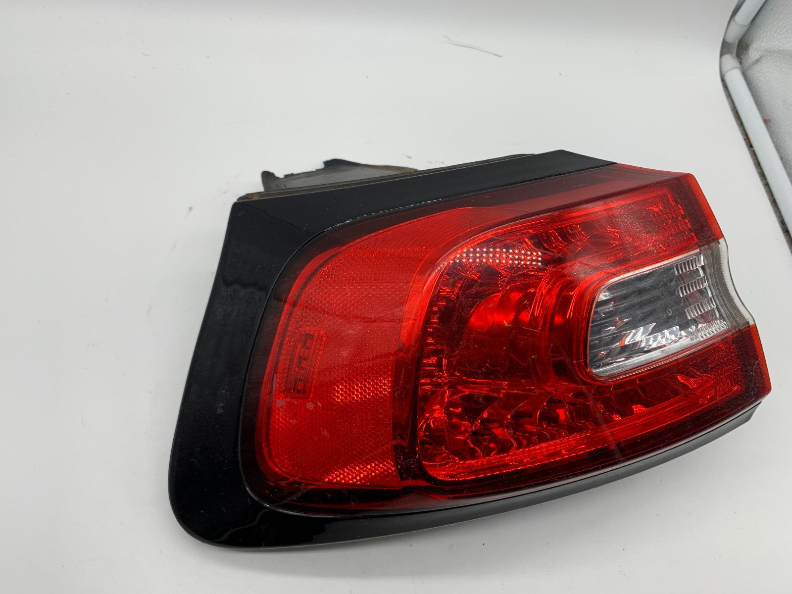 2014-2018 Jeep Cherokee Driver Side Tail Light Taillight OEM C02B34011