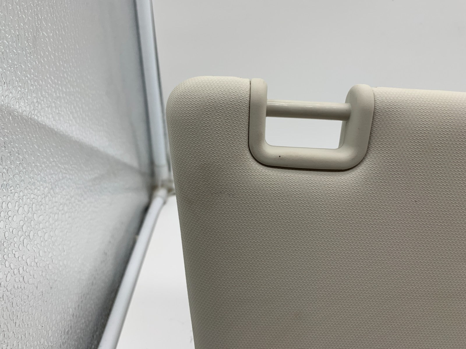 2013-2019 Ford Escape Passenger Sun Visor Ivory Illuminated OEM C03B24009