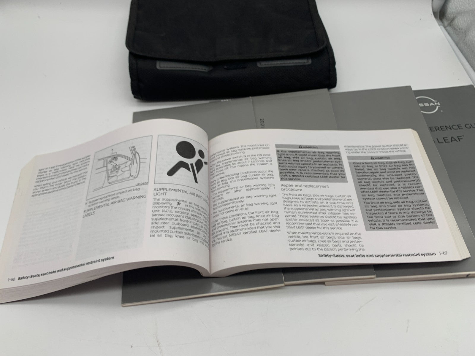 2021 Nissan Leaf Owners Manual Set with Case OEM D01B12059