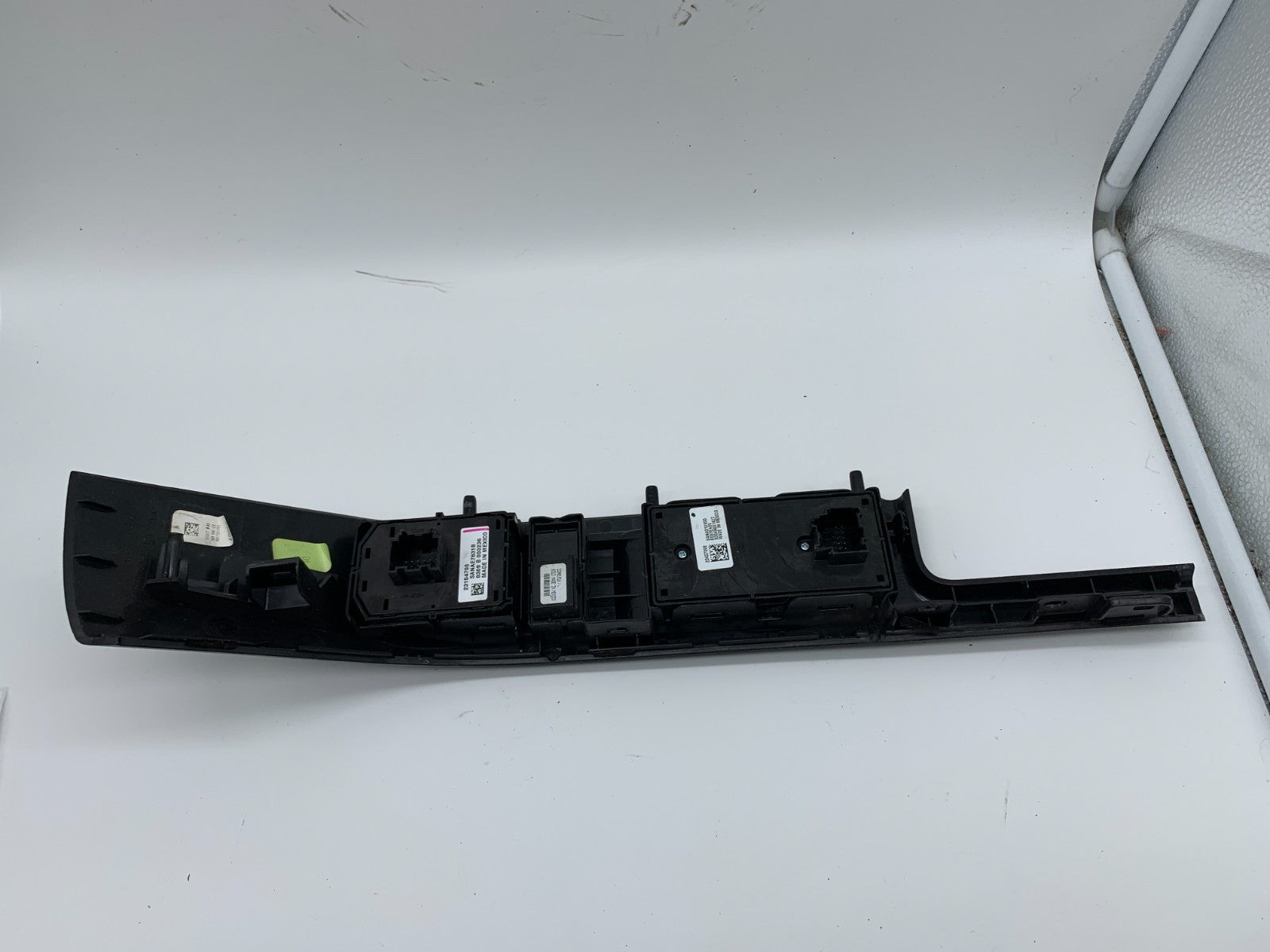 2014-2019 Chevrolet Tahoe Master Power Window Switch OEM B03B55039