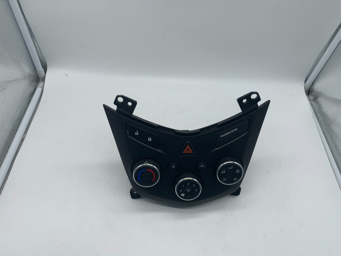 2017-2019 Chevrolet Sonic AC Heater Climate Control Unit OEM C01B14005
