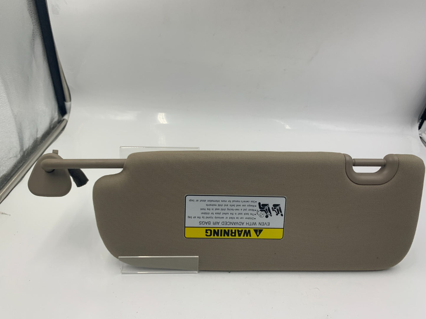 2013-2019 Hyundai Santa Fe Passenger Sun Visor Gray Illuminated OEM C01B37065
