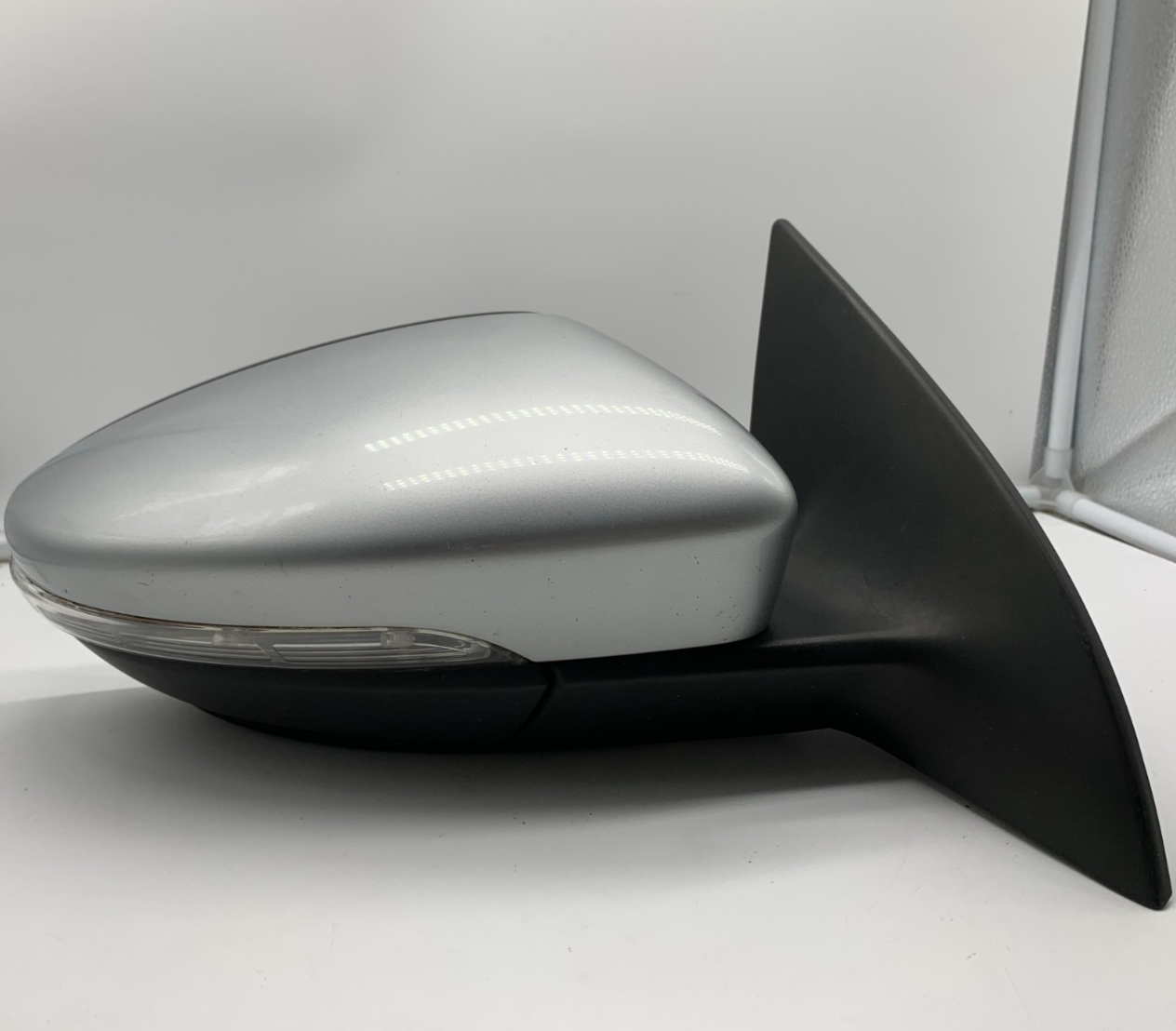2009-2012 Volkswagen CC Passenger Side View Power Door Mirror Silver C04B36022