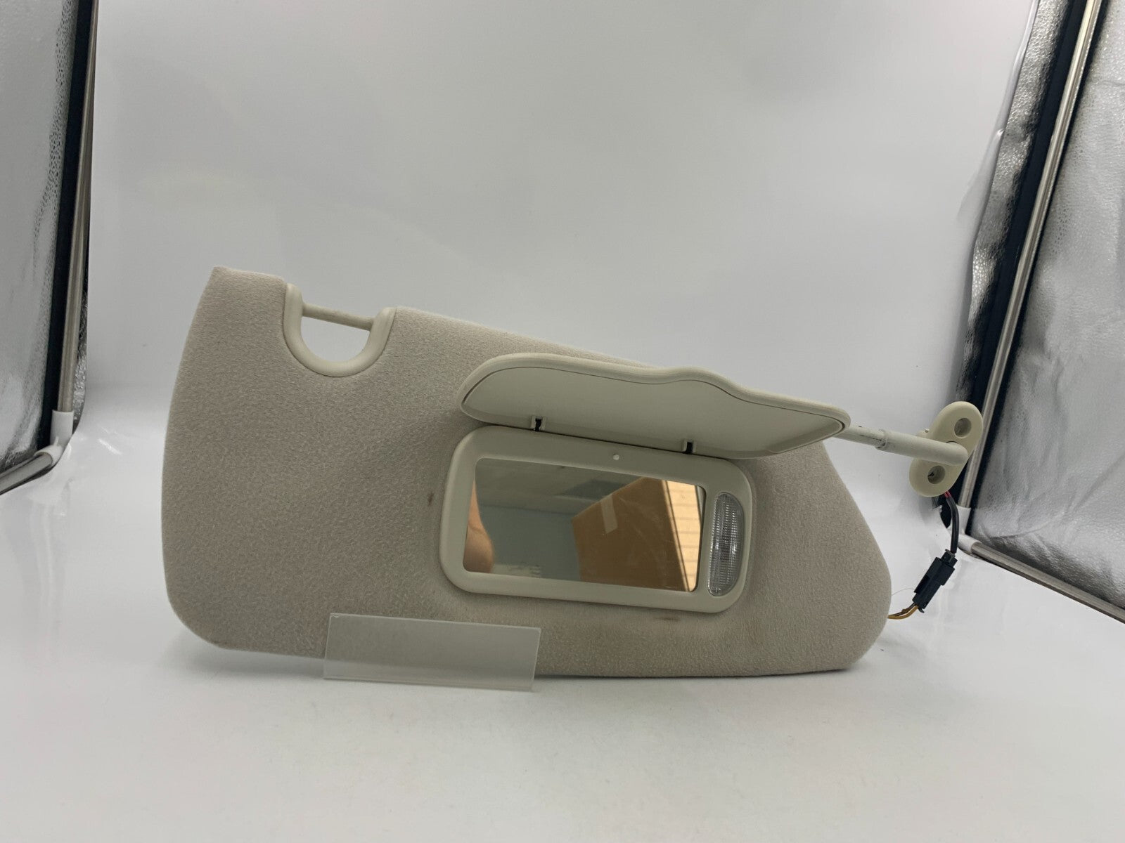 2007-2008 Chrysler Pacifica Passenger Sun Visor Cream OEM A03B19061