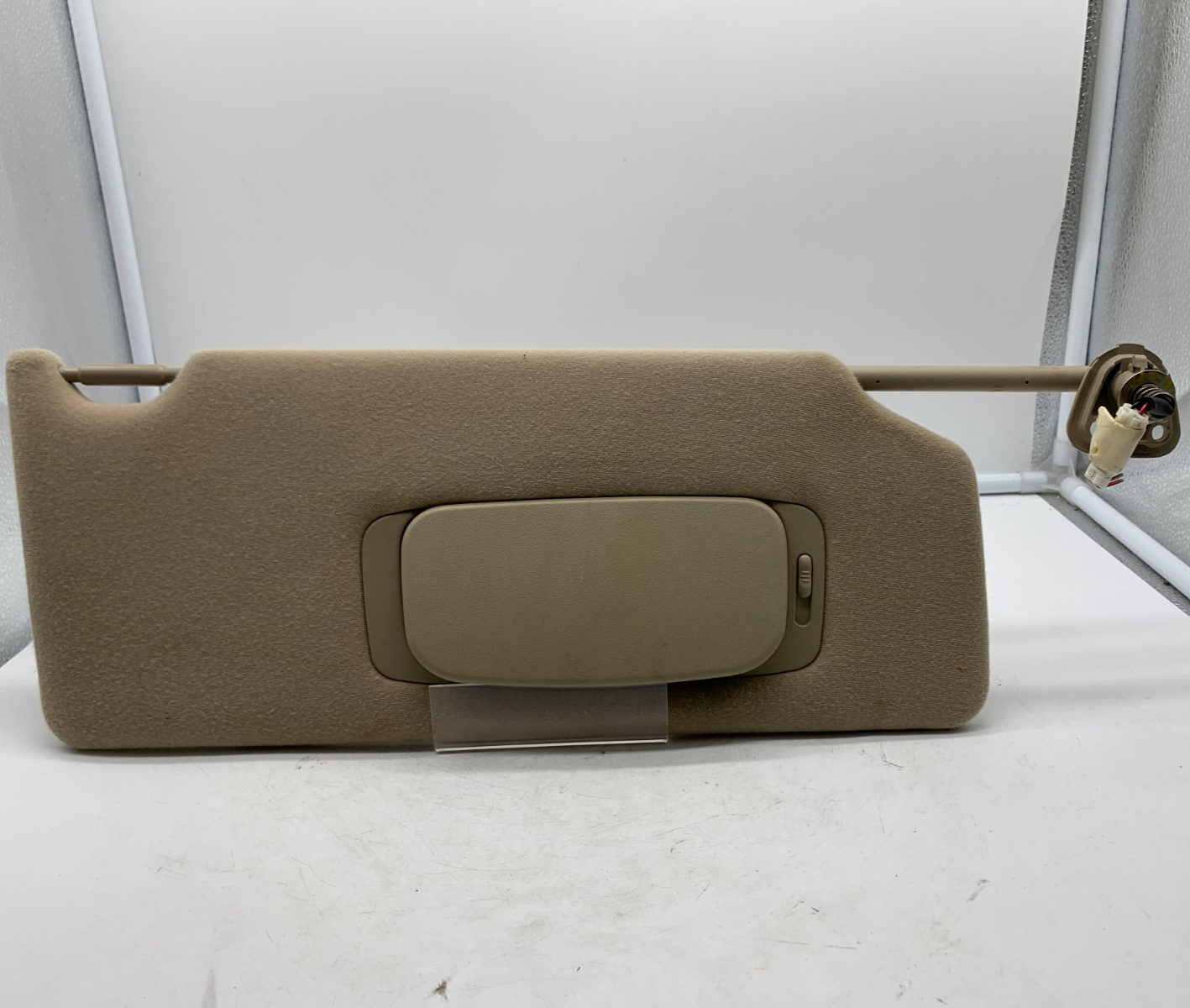2005-2012 Toyota Avalon Passenger Sun Visor Beige Illuminated OEM A03B06003