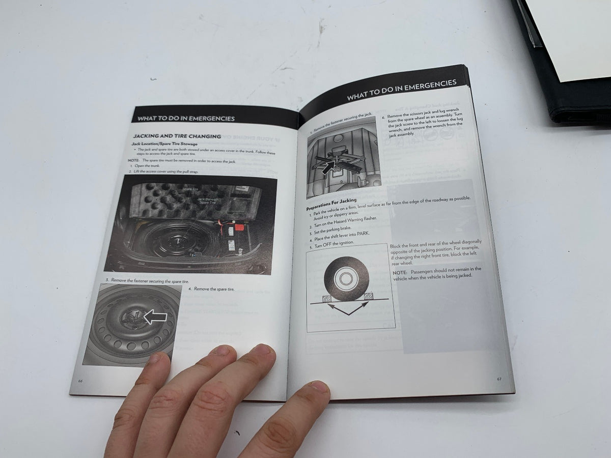 2012 Chrysler 300 Owners Manual Set with Case OEM R01B08002