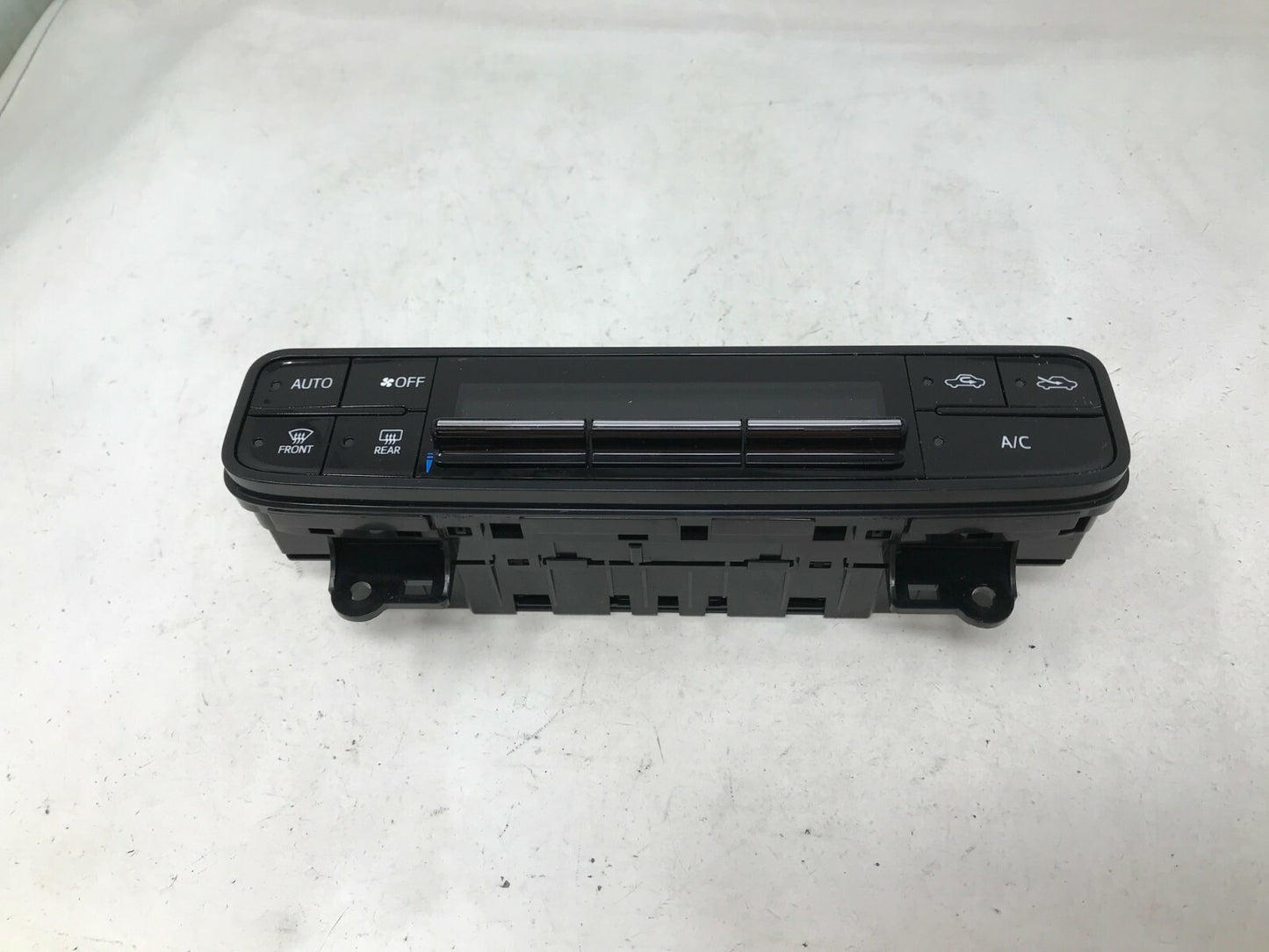 2017-2019 Toyota Corolla AC Heater Climate Control Unit OEM D02B39011