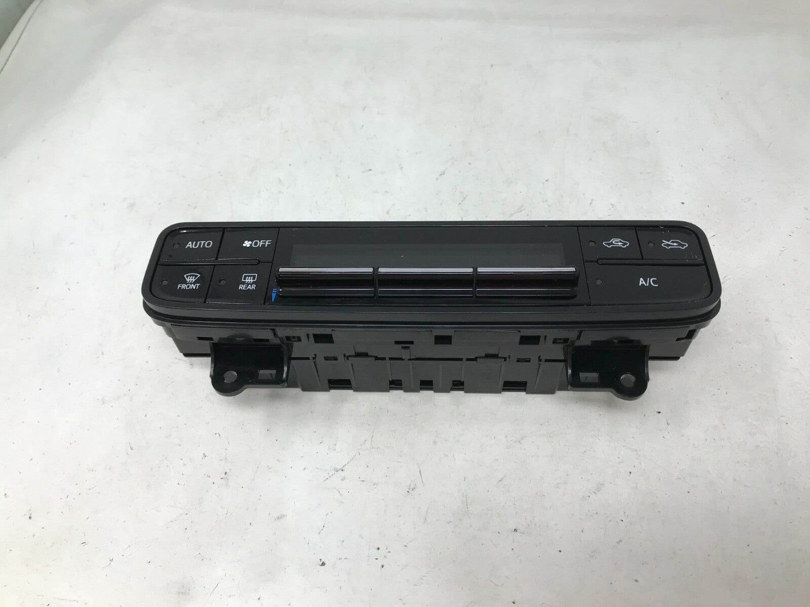 2017-2019 Toyota Corolla AC Heater Climate Control Unit OEM D02B39011