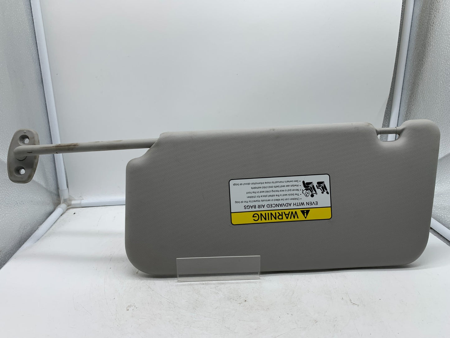 2020-2021 Kia Soul Passenger Sun Visor Gray Illuminated OEM A04B15002