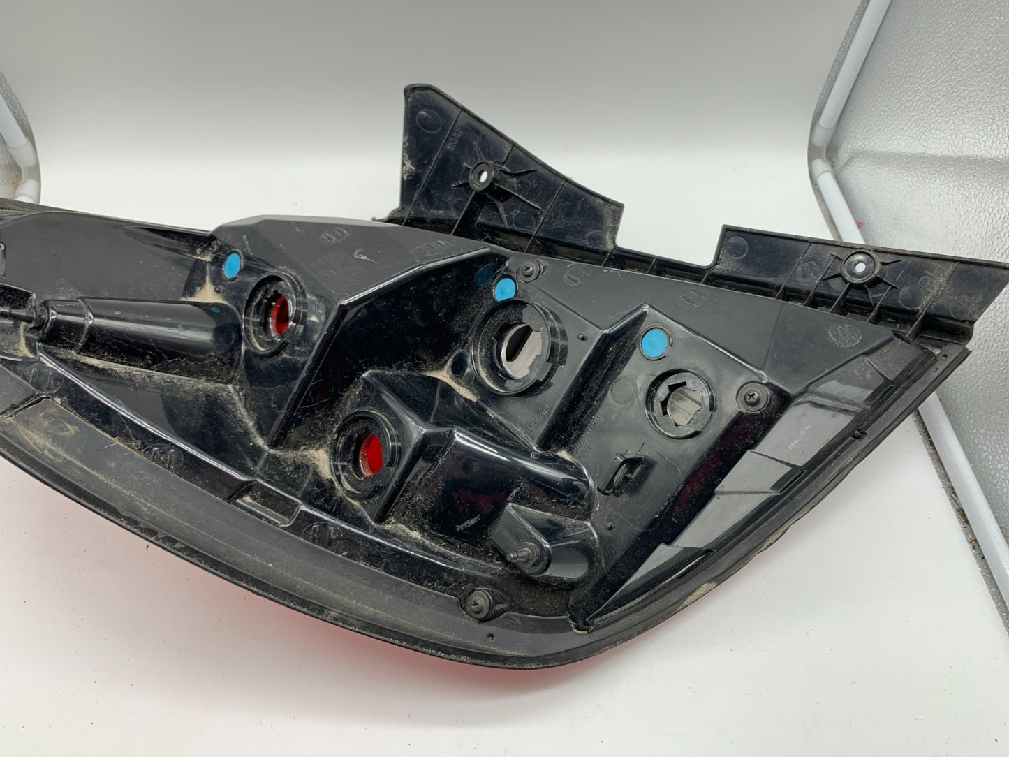 2013-2015 Chevrolet Captiva Sport Passenger Side Tail Light OEM C02B07001