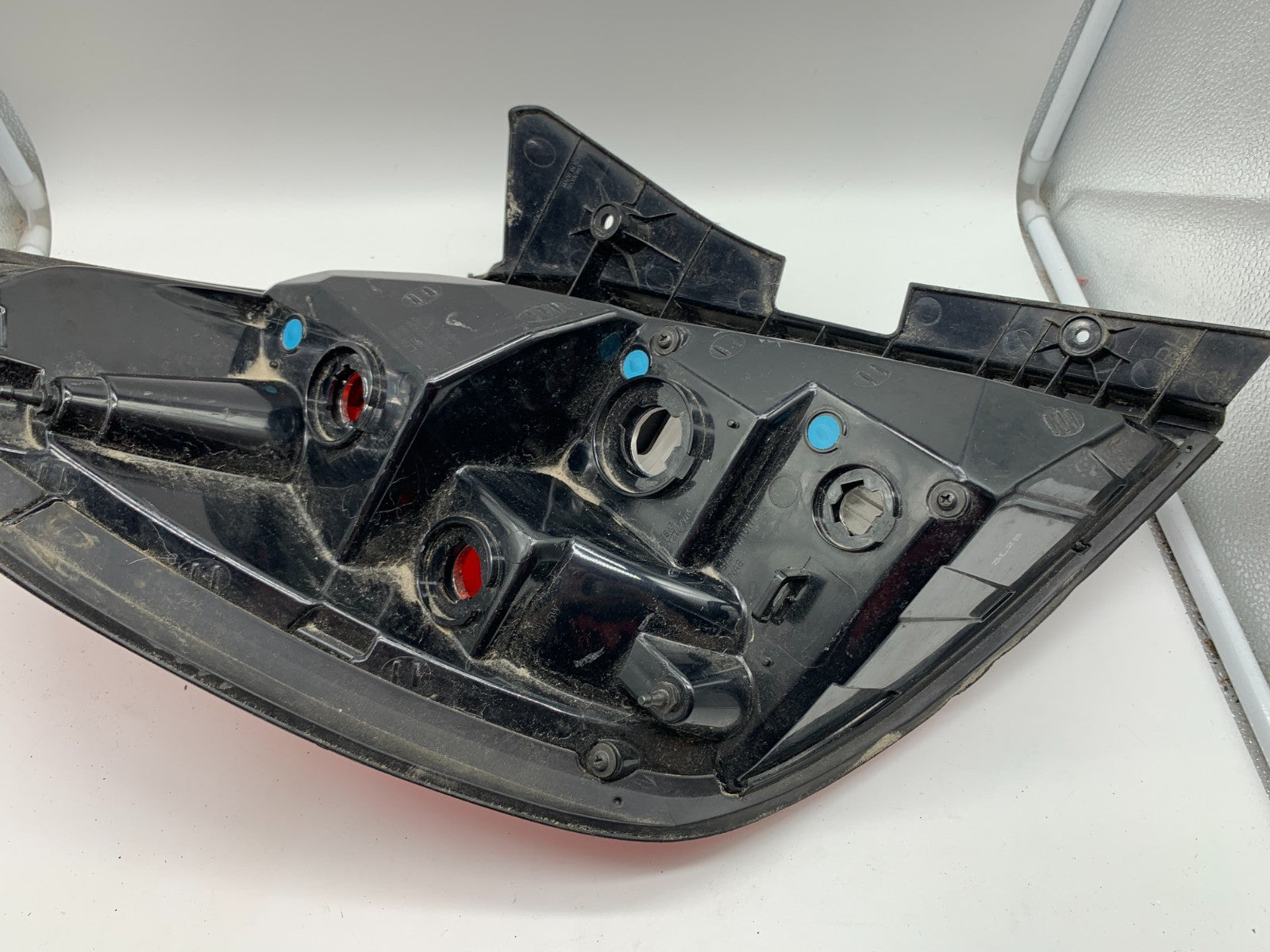 2013-2015 Chevrolet Captiva Sport Passenger Side Tail Light OEM C02B07001
