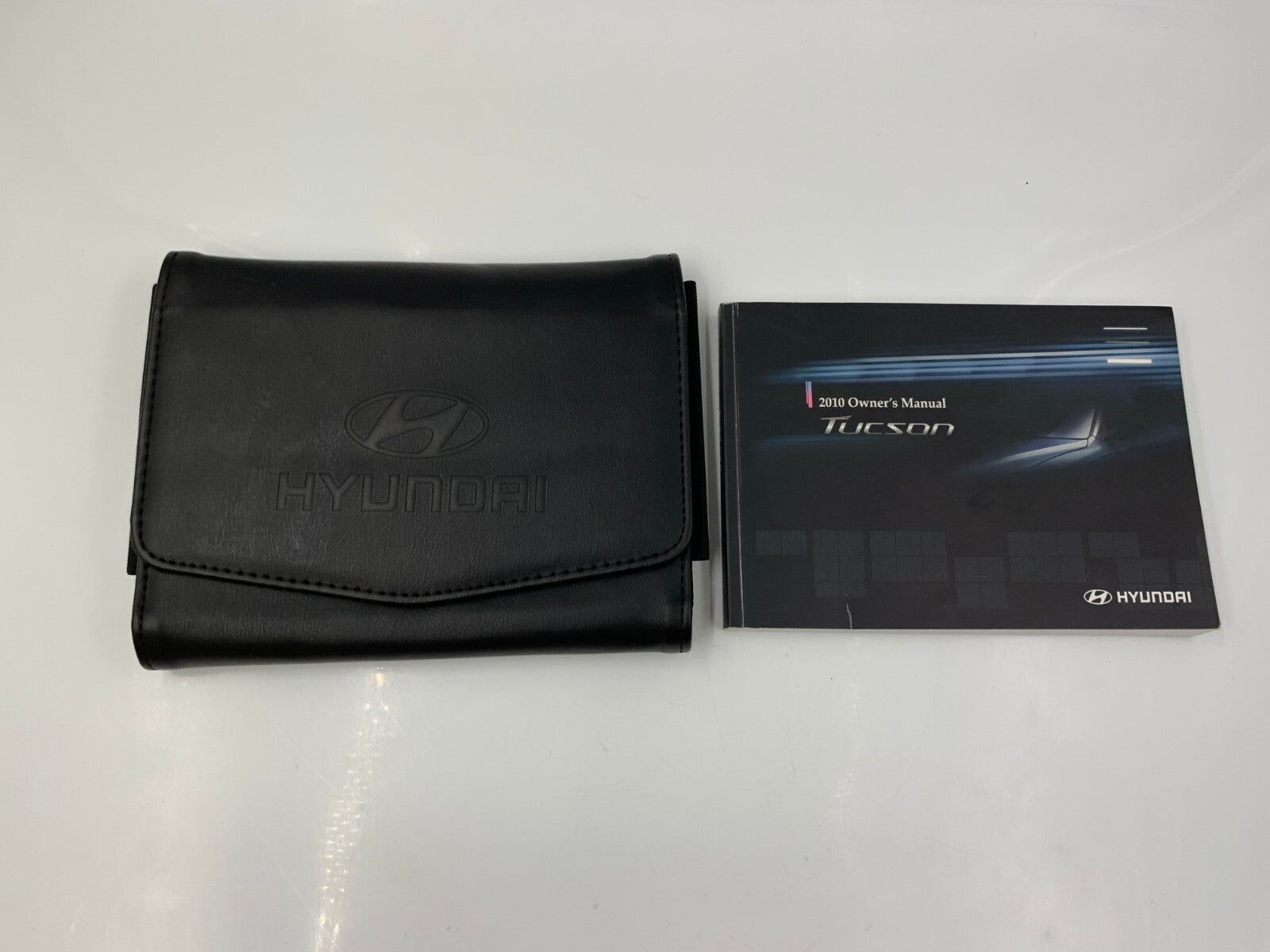 2010 Hyundai Tucson Owners Manual with Case OEM C02B19027