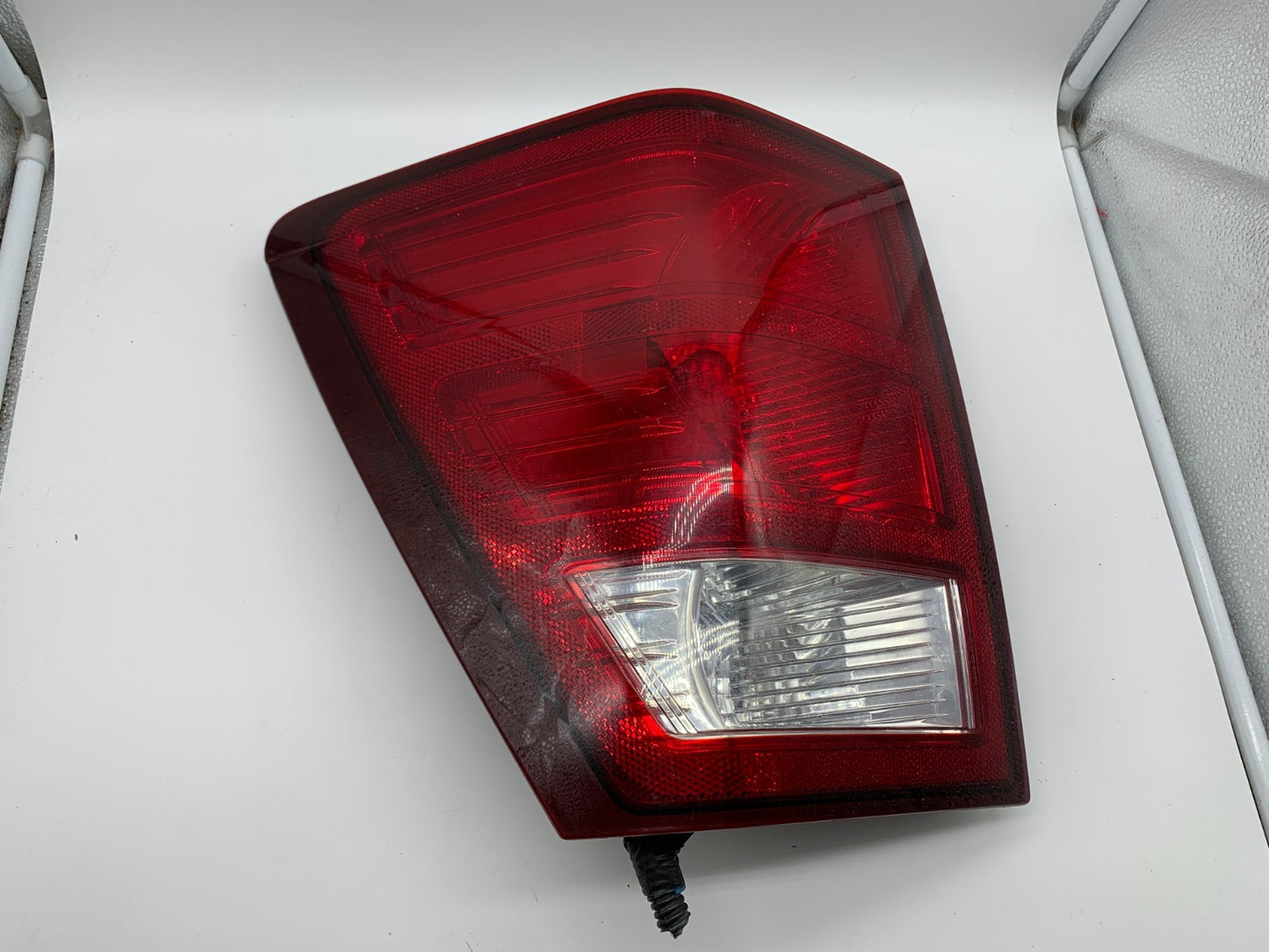 2007-2010 Jeep Grand Cherokee Driver Side Tail Light Taillight OEM C02B21001