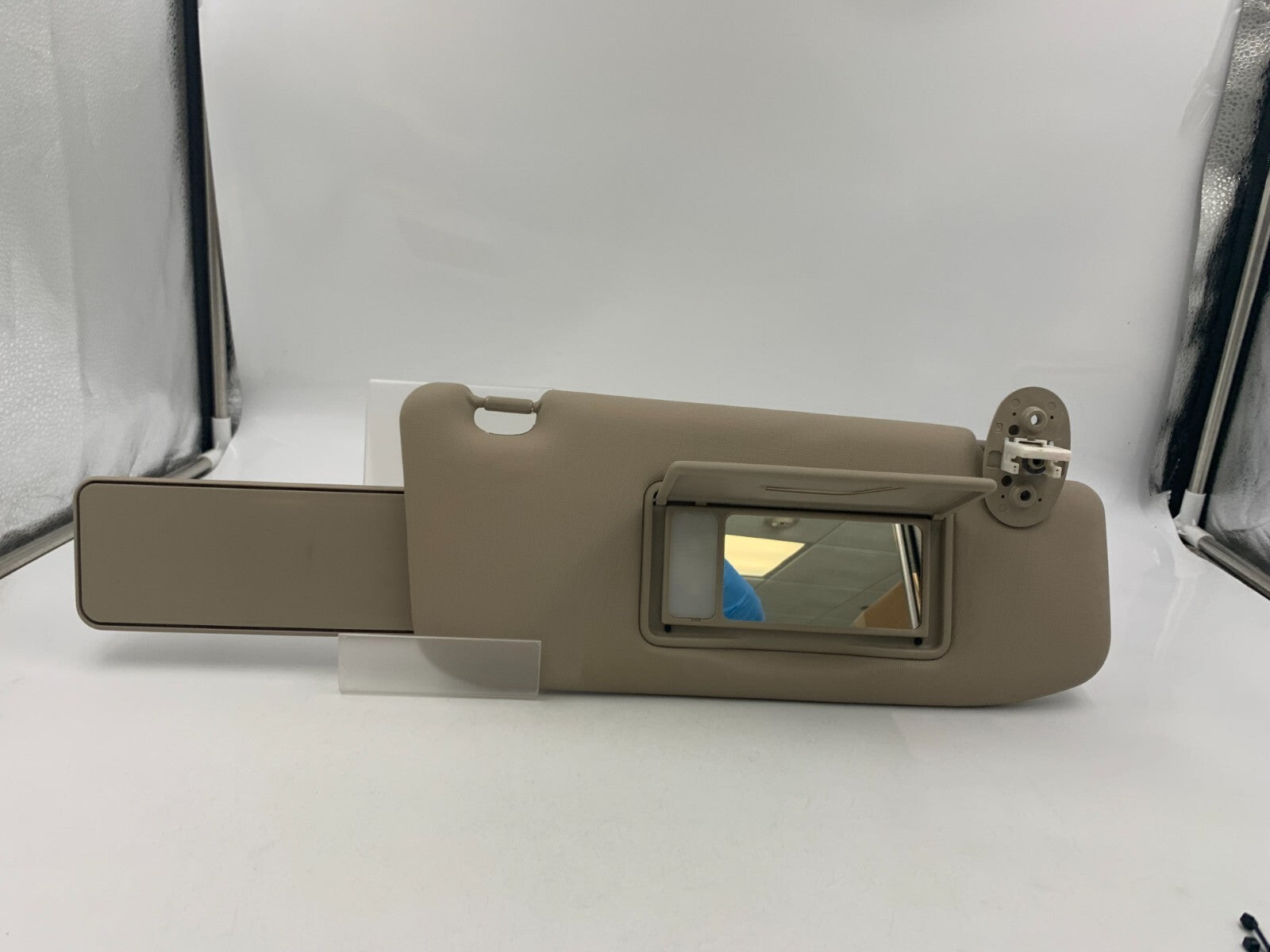 2010-2013 Suzuki Kizashi Passenger Sun Visor Illuminated Tan OEM A03B19063