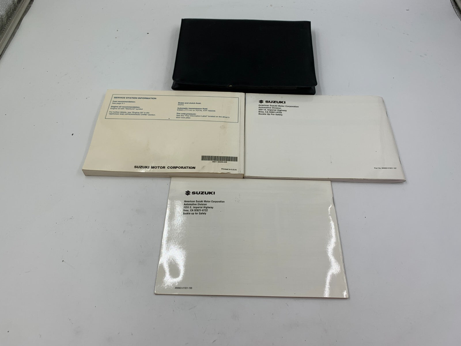 2004 Suzuki Forenza Owners Manual Set with Case B02B22041