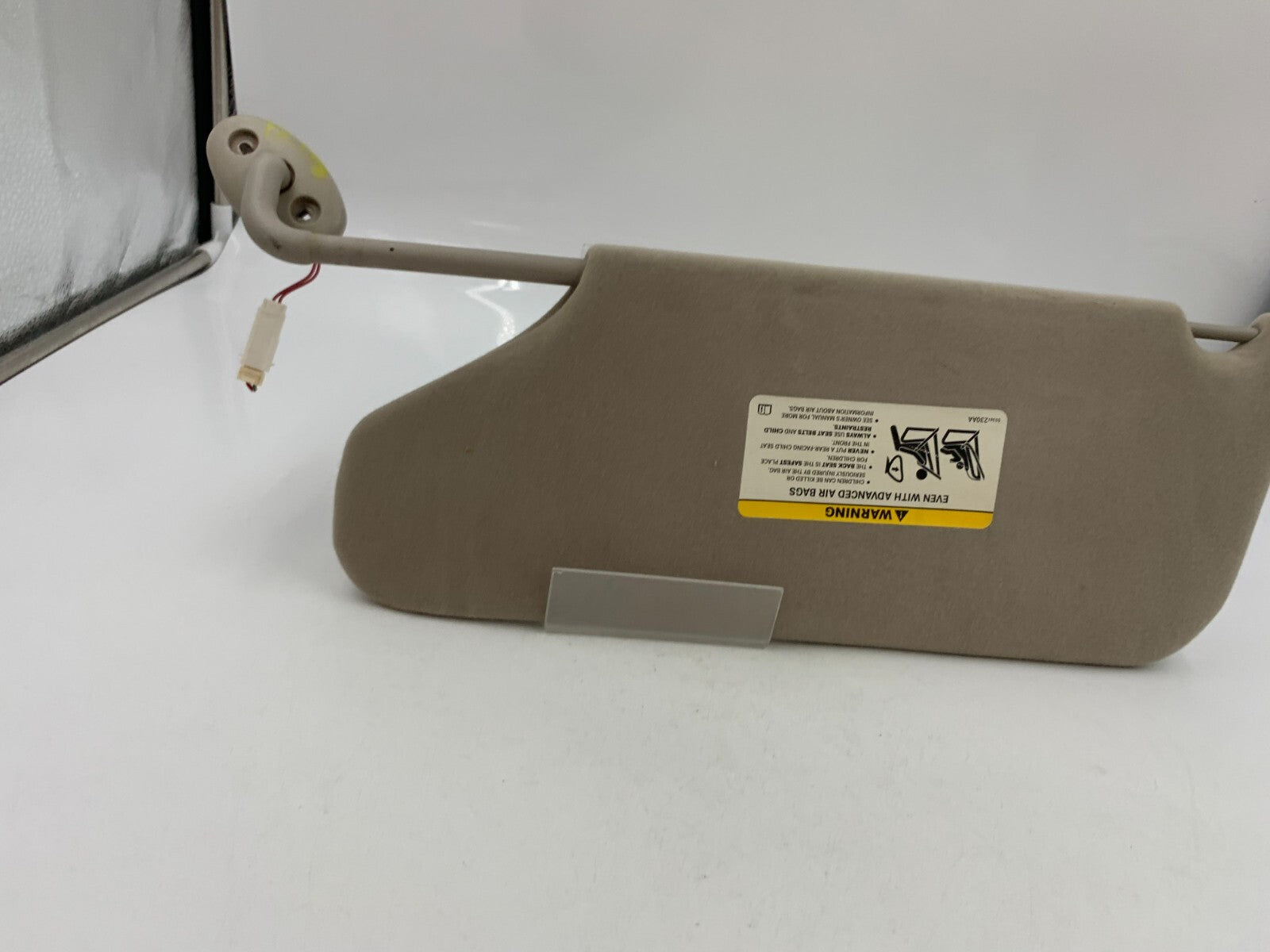 2004-2007 Jeep Liberty Passenger Sun Visor Gray Illuminated OEM D02B02052