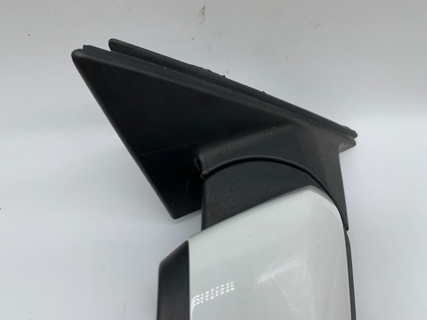 2008-2012 Chevrolet Malibu Passenger Side Power Door Mirror White OEM C03B14035