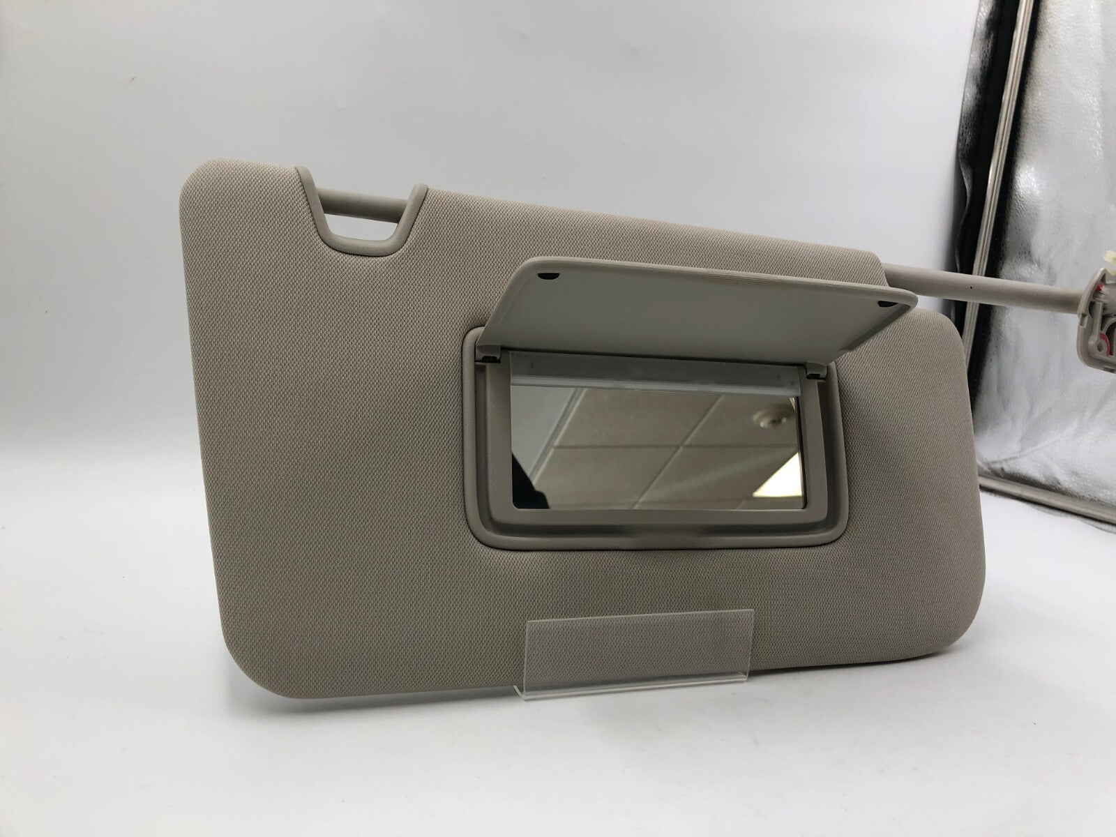 2014-2017 Nissan Rogue Passenger Sun Visor Gray Illuminated OEM D01B40010