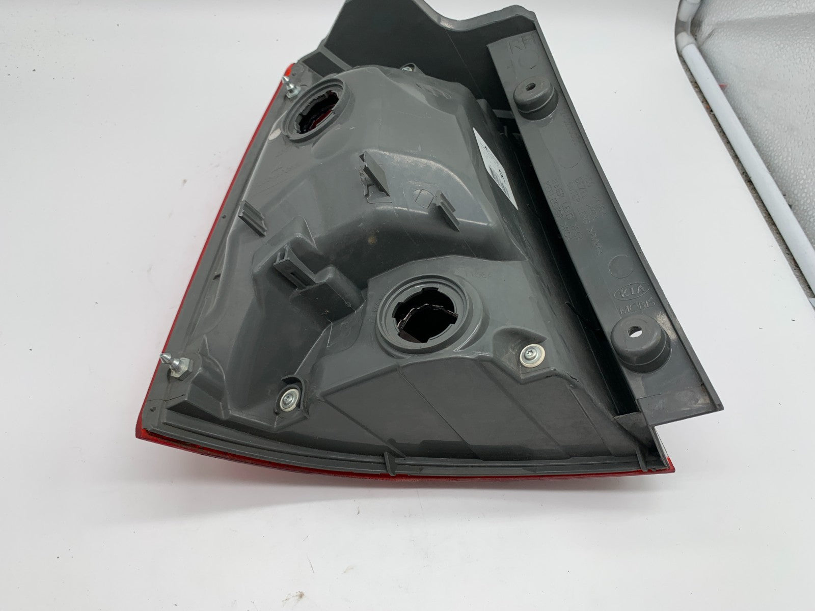 2011-2013 Kia Sorento Passenger Tail Light Taillight OEM D02B67002