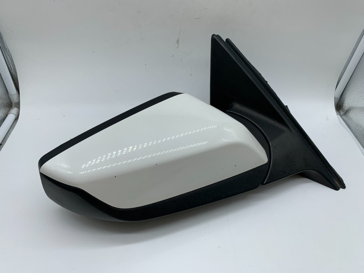 2008-2012 Chevrolet Malibu Passenger Side Power Door Mirror White OEM C03B14035