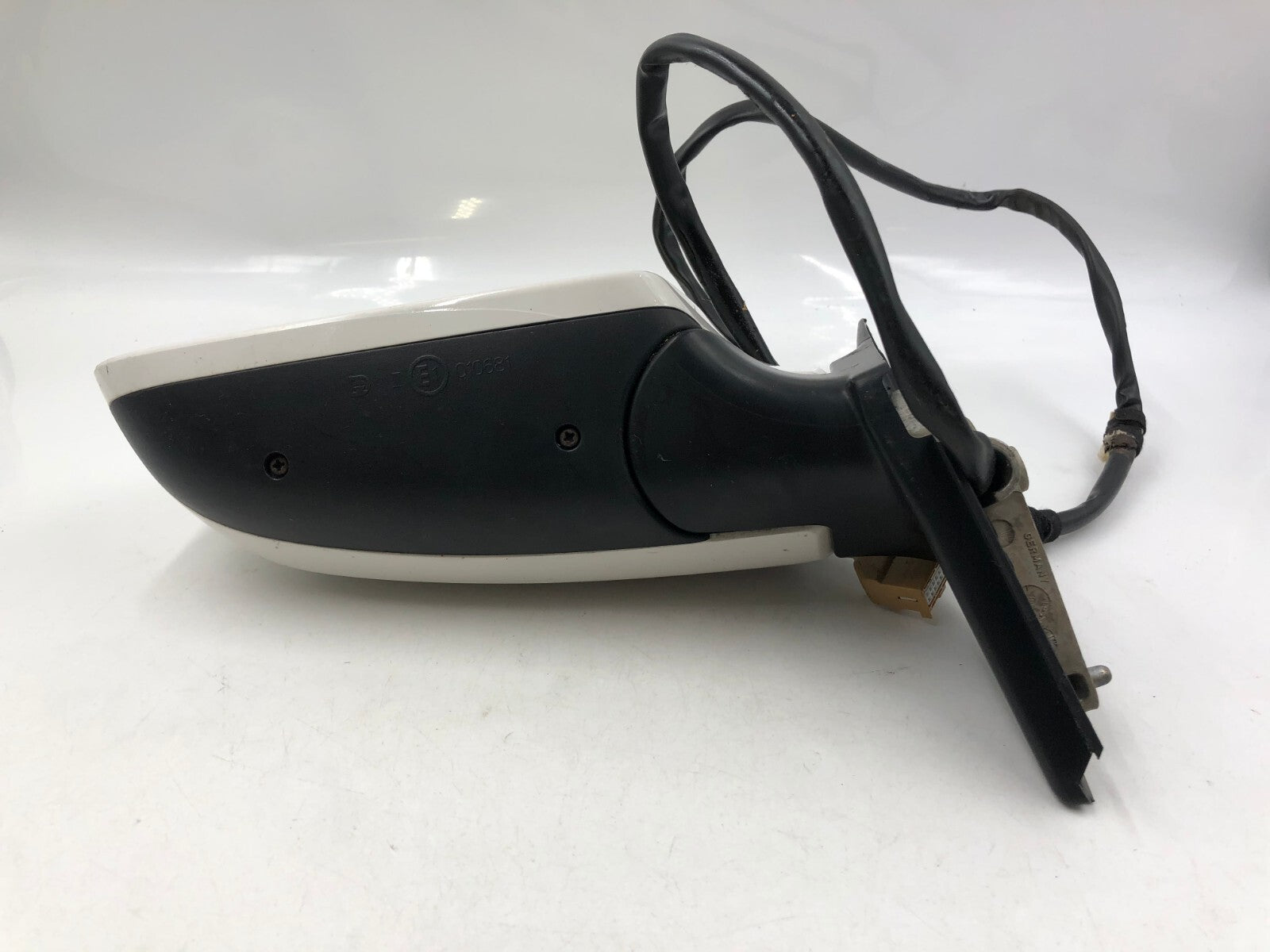 2002-2005 Audi A4 Driver Side View Power Door Mirror White OEM D01B07033