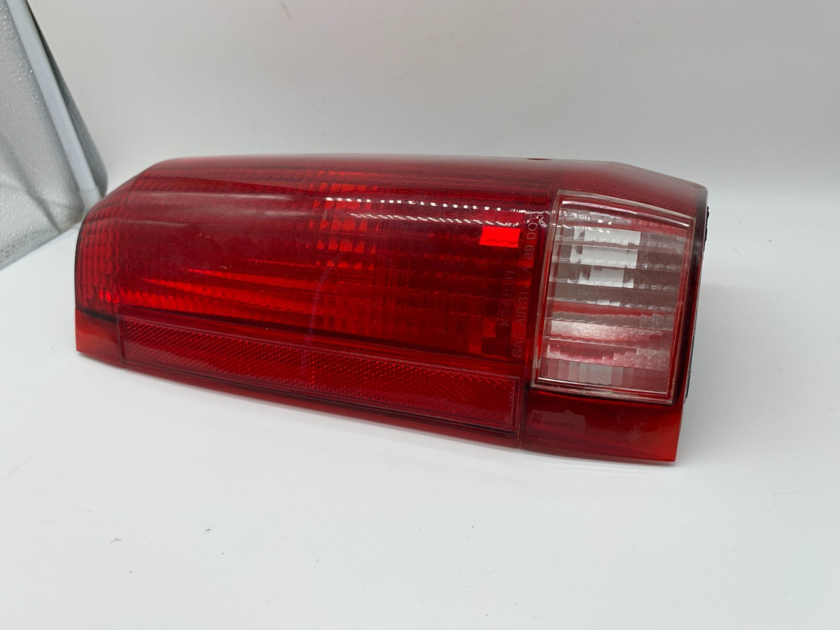 1987-1990 Ford F-250 Driver Side Tail Light Taillight Styleside OEM B03B17007