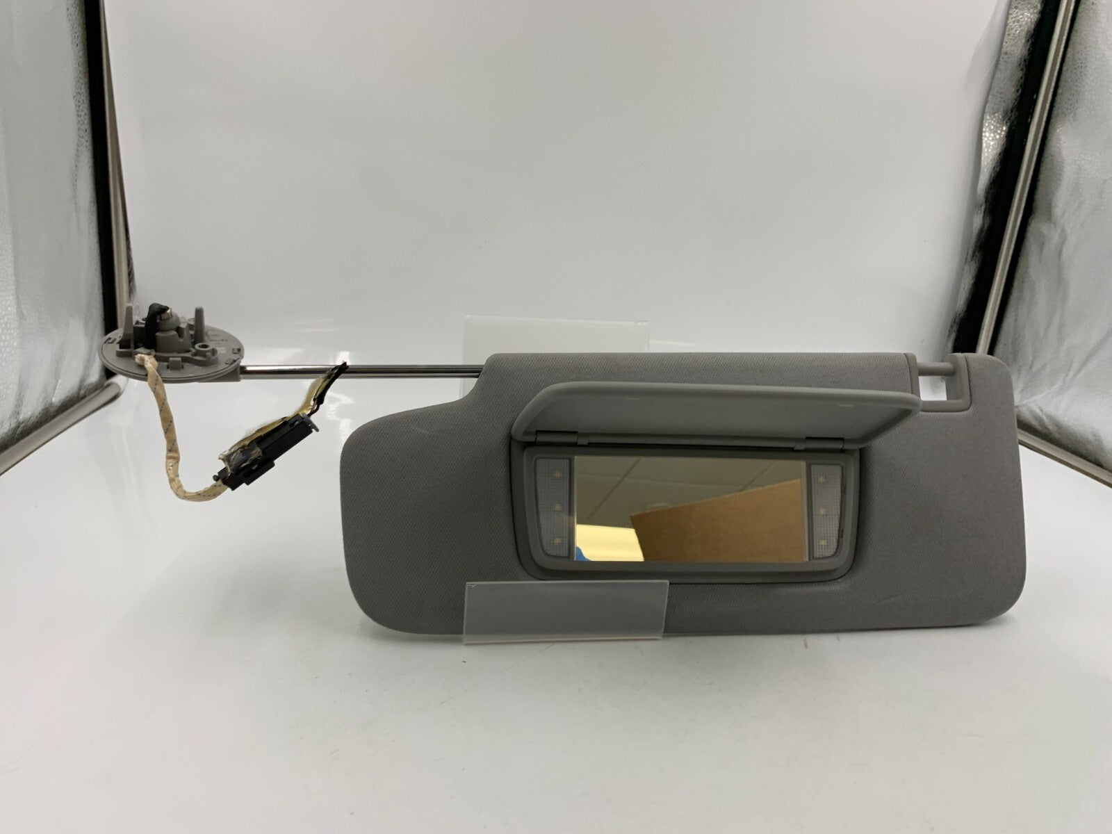 2018-2019 Chevrolet Equinox Driver Sun Visor Gray Illuminated OEM E03B67007