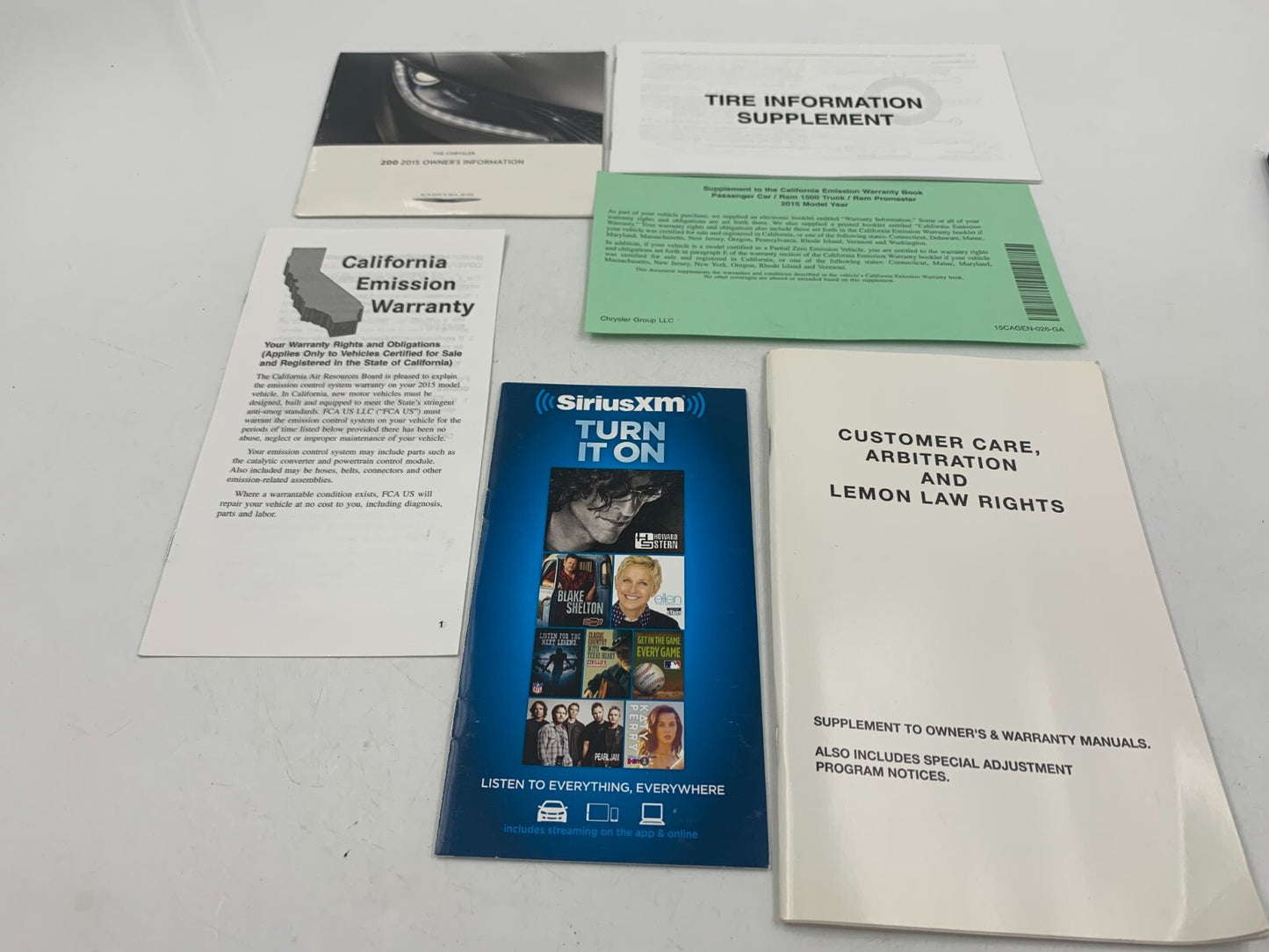 2015 Chrysler 300 Owners Manual Set with Case OEM B01B40034