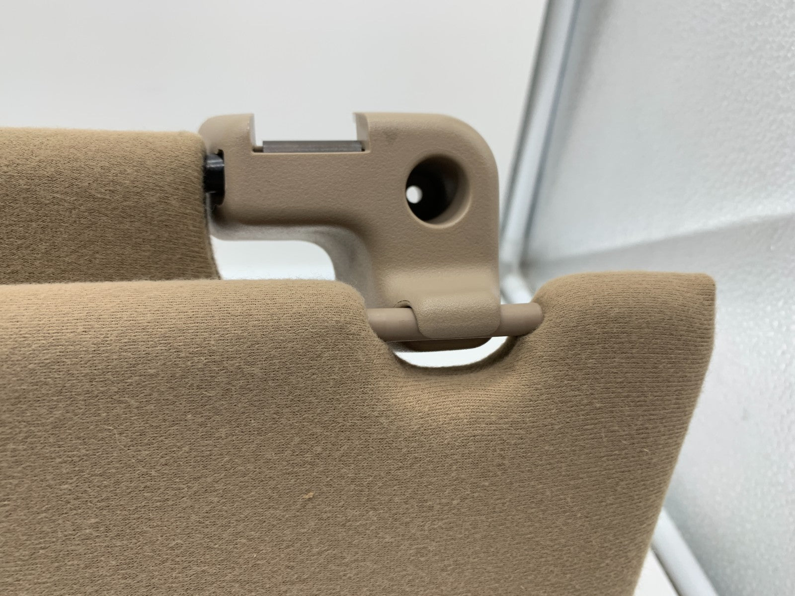 2003-2005 Lincoln Grand Marquis Passenger Sun Visor Gray Illuminated A01B41009